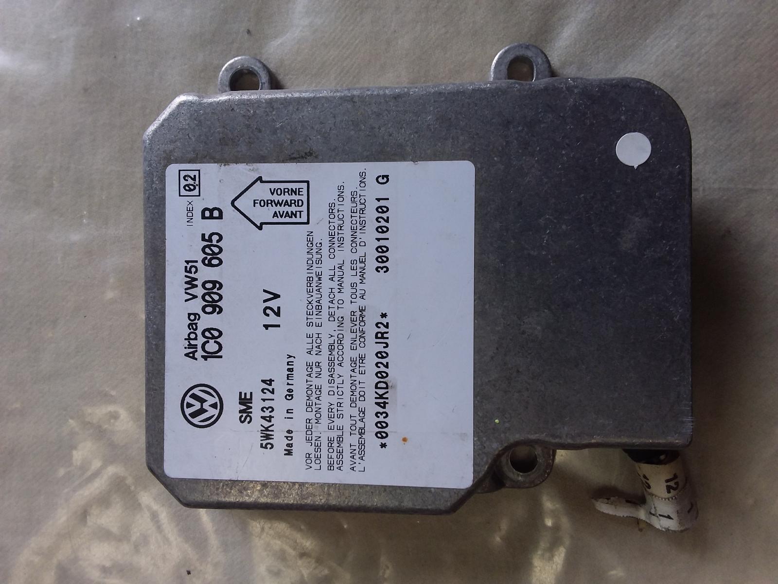 2002 Volkswagen Passat Airbag Module/Sensor View Auto part Airbag Module/Sensor Volkswagen Passat 2002