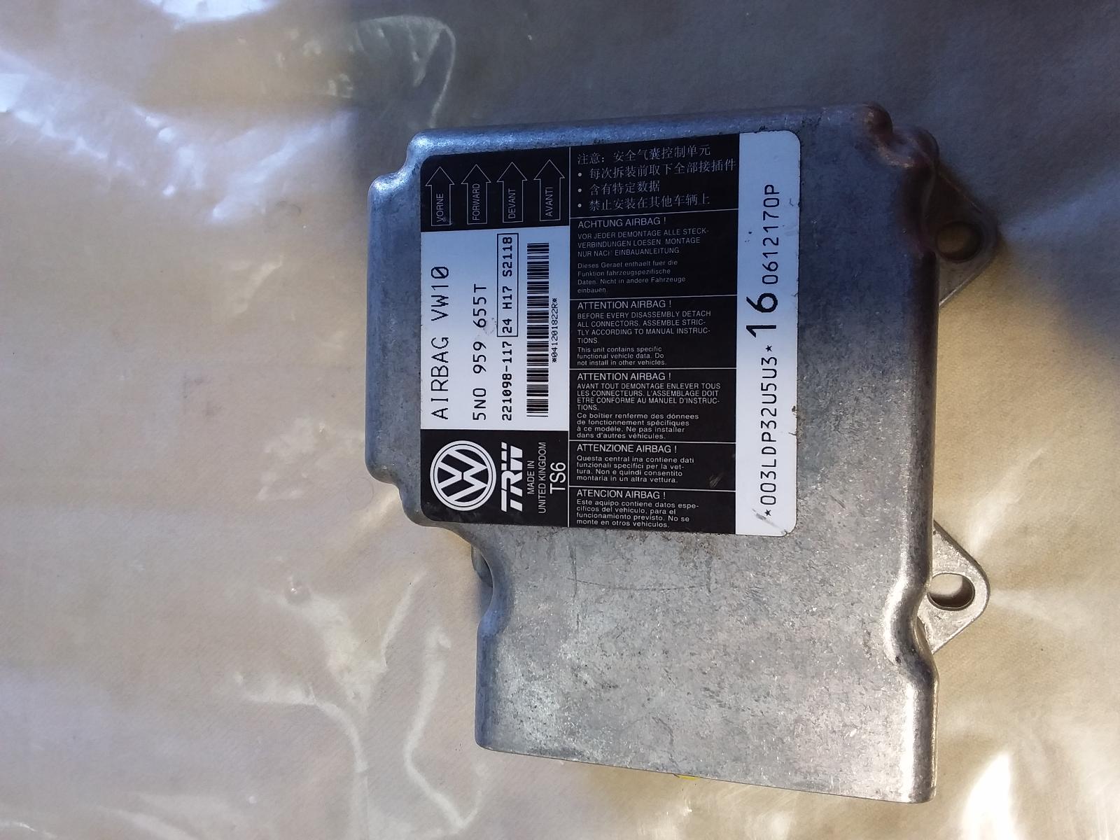 View Auto part Airbag Module/Sensor Volkswagen Passat 2012