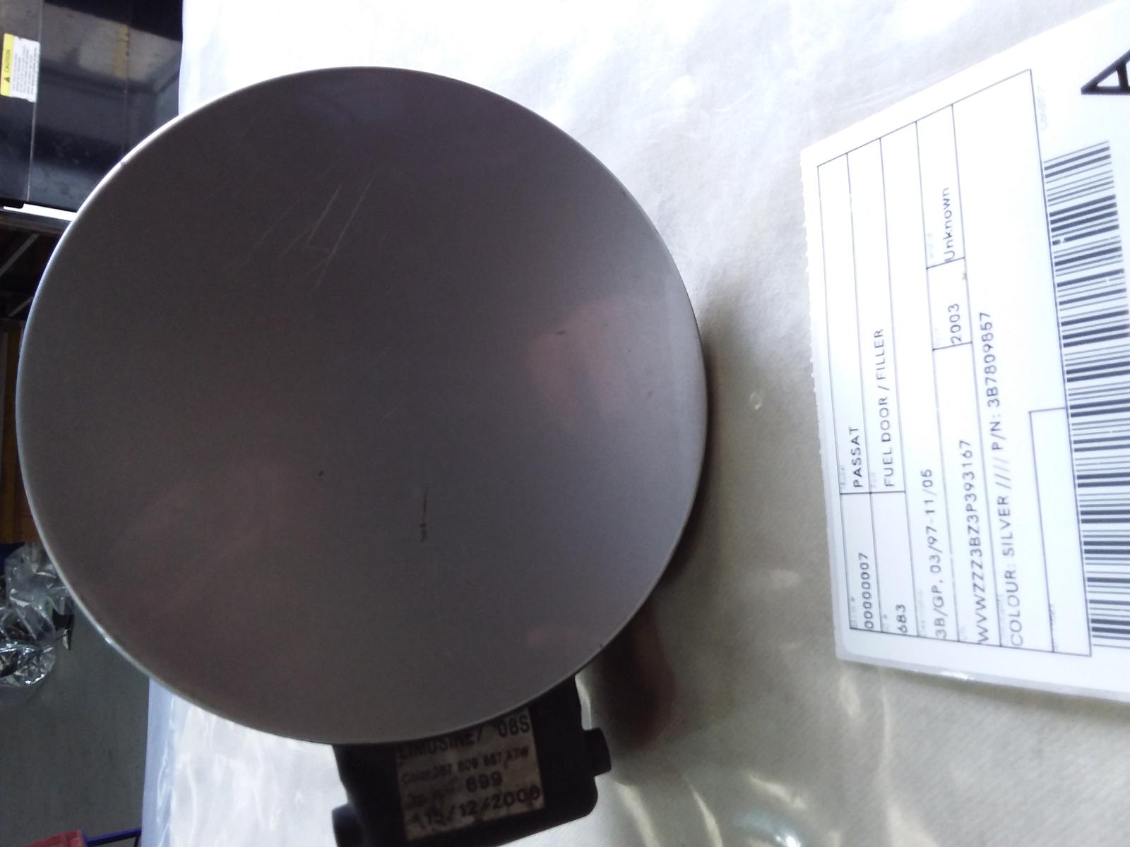 View Auto part Fuel Door / Filler Volkswagen Passat 2003