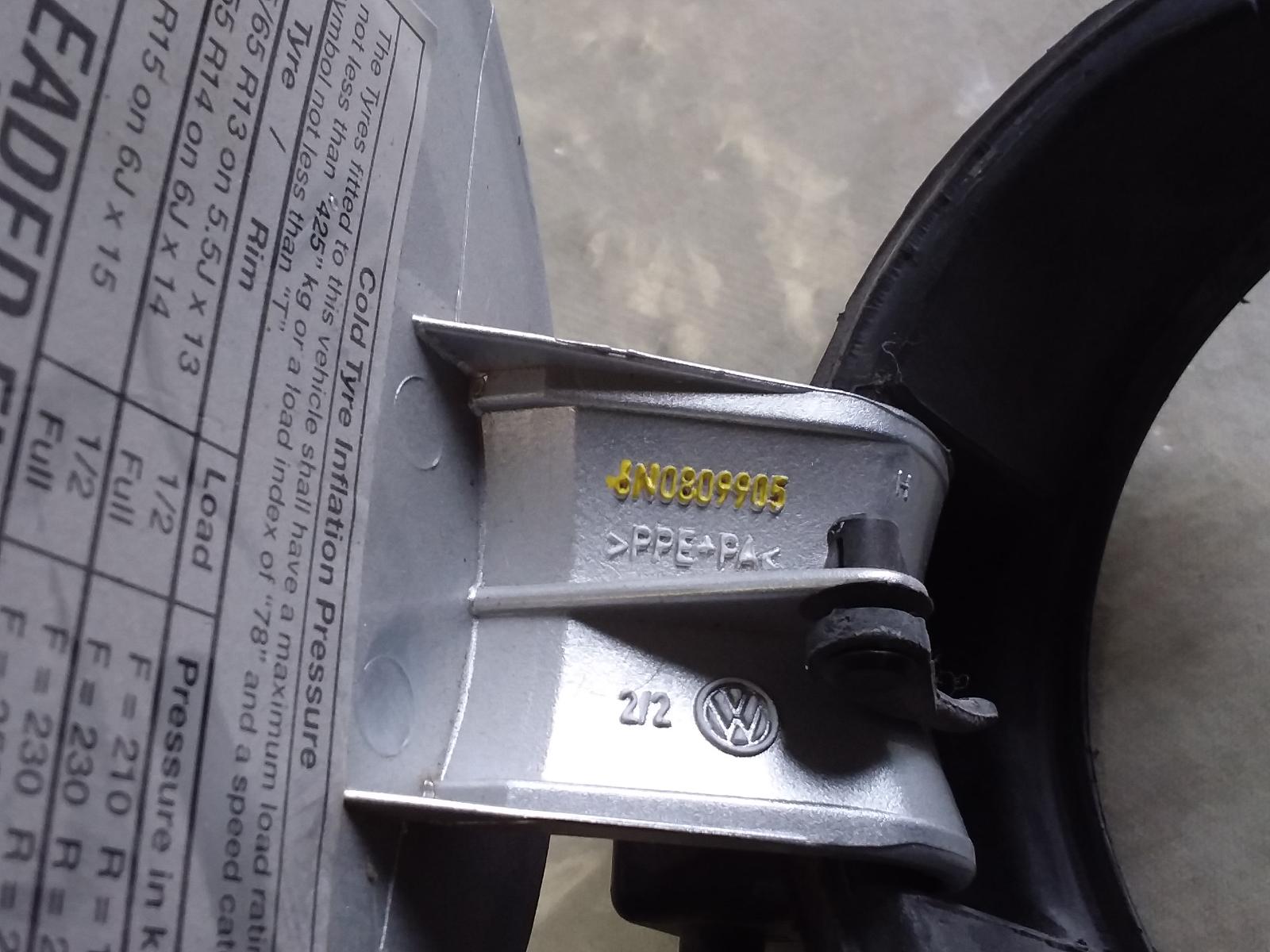 View Auto part Fuel Door / Filler Volkswagen Polo 2000