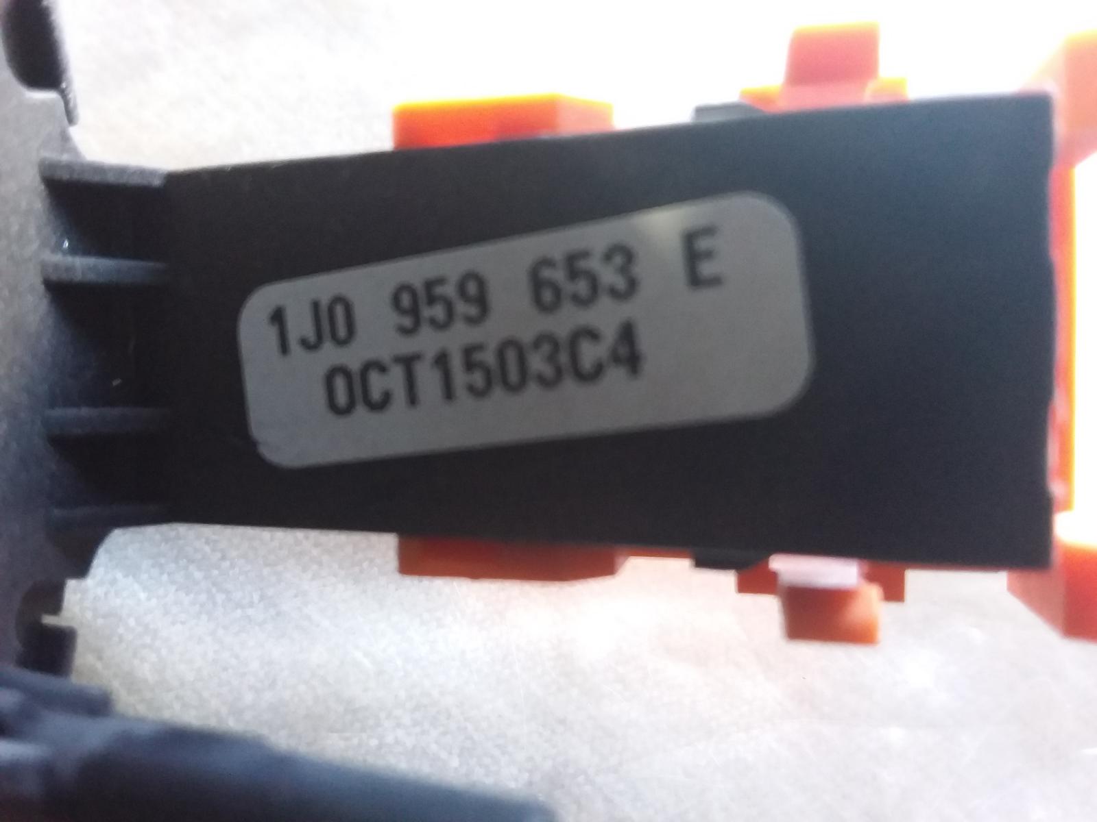 2004 Volkswagen Golf Airbag Module/Sensor View Auto part Airbag Module/Sensor Volkswagen Golf 2004