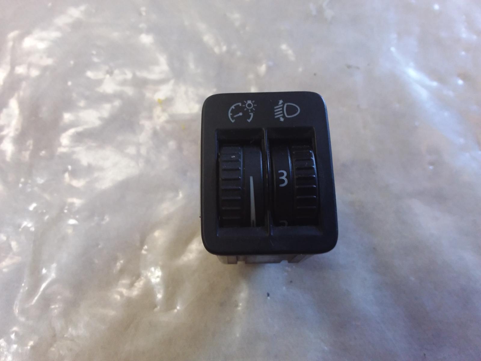 View Auto part Misc Switch/Relay Volkswagen Passat 2010