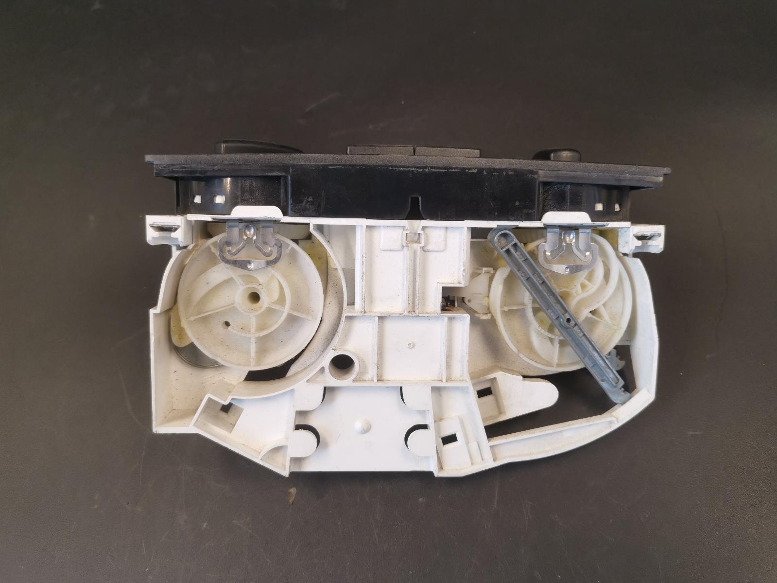2000 Volkswagen Polo Heater/Ac Controls View Auto part Heater/Ac Controls Volkswagen Polo 2000