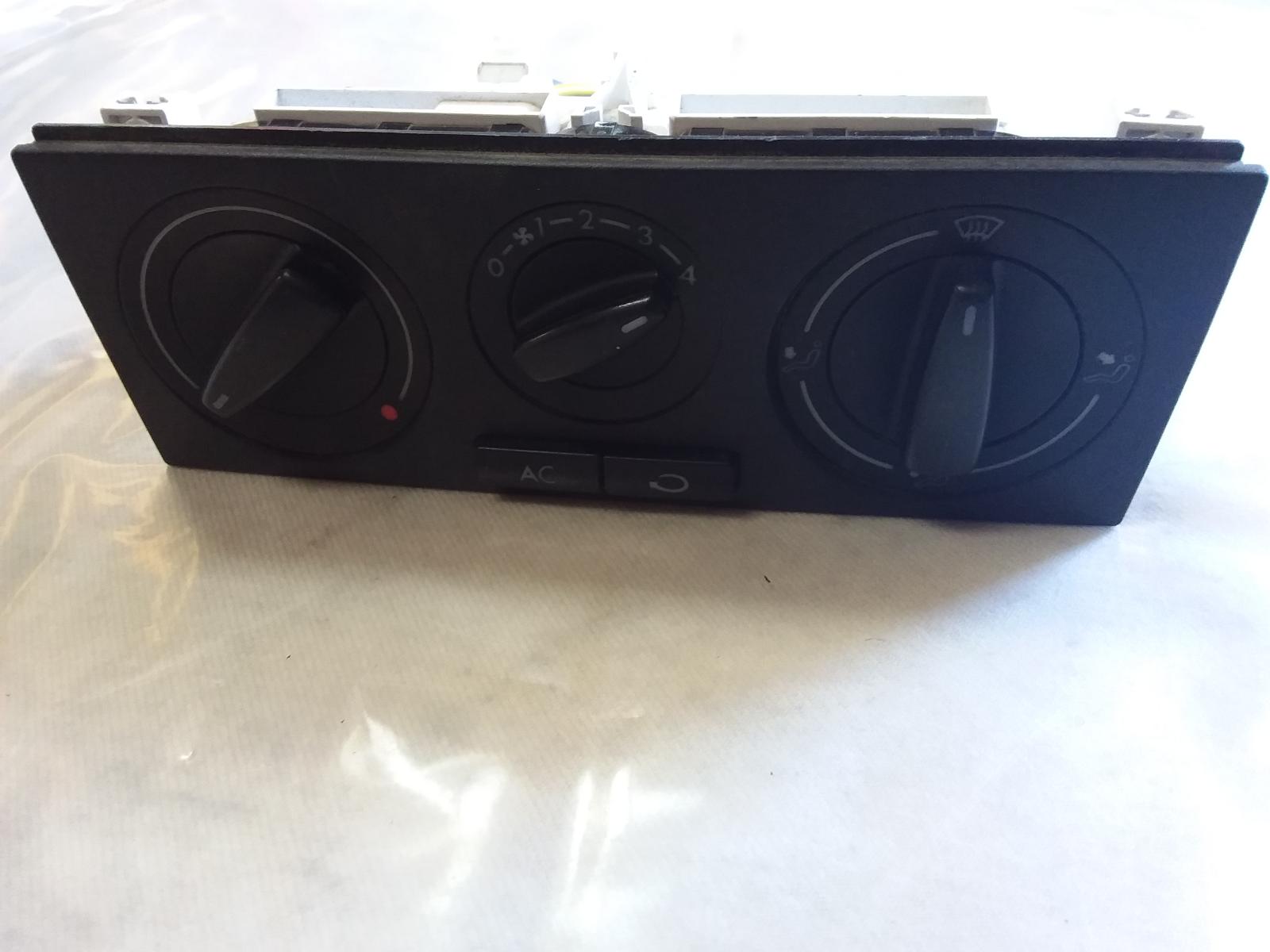 2000 Volkswagen Polo Heater/Ac Controls View Auto part Heater/Ac Controls Volkswagen Polo 2000