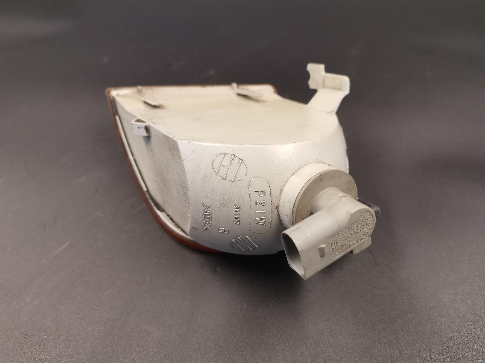 1997 Volkswagen Polo Right Indicator/Fog/Side View Auto part Right Indicator/Fog/Side Volkswagen Polo 1997