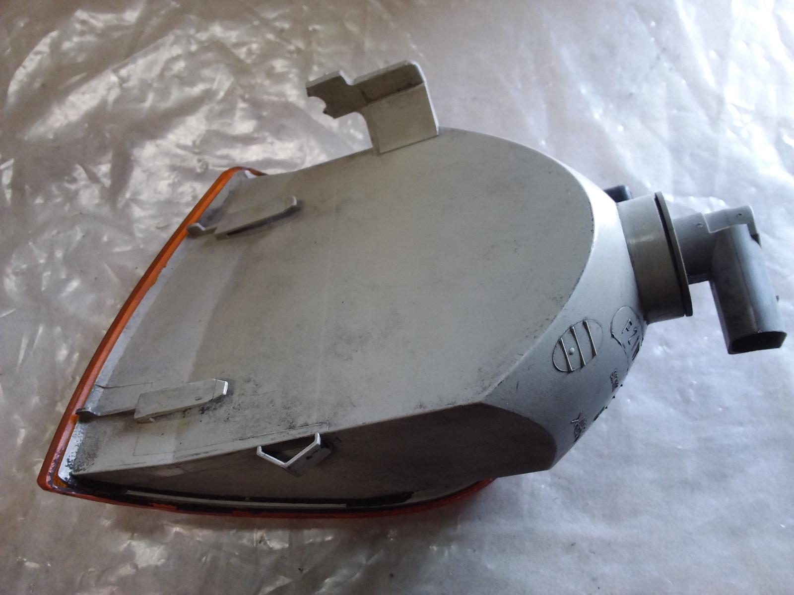 1997 Volkswagen Polo Right Indicator/Fog/Side View Auto part Right Indicator/Fog/Side Volkswagen Polo 1997