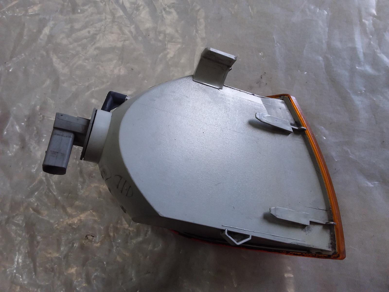 1997 Volkswagen Polo Left Indicator/Fog/Side View Auto part Left Indicator/Fog/Side Volkswagen Polo 1997