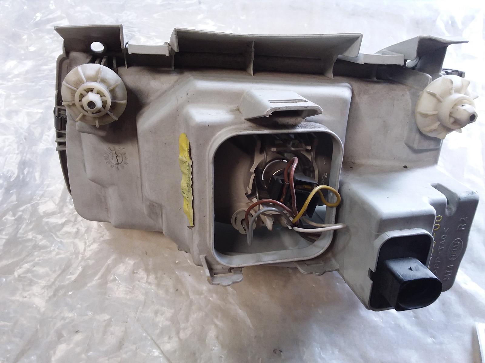 View Auto part Right Headlamp Volkswagen Polo 1997
