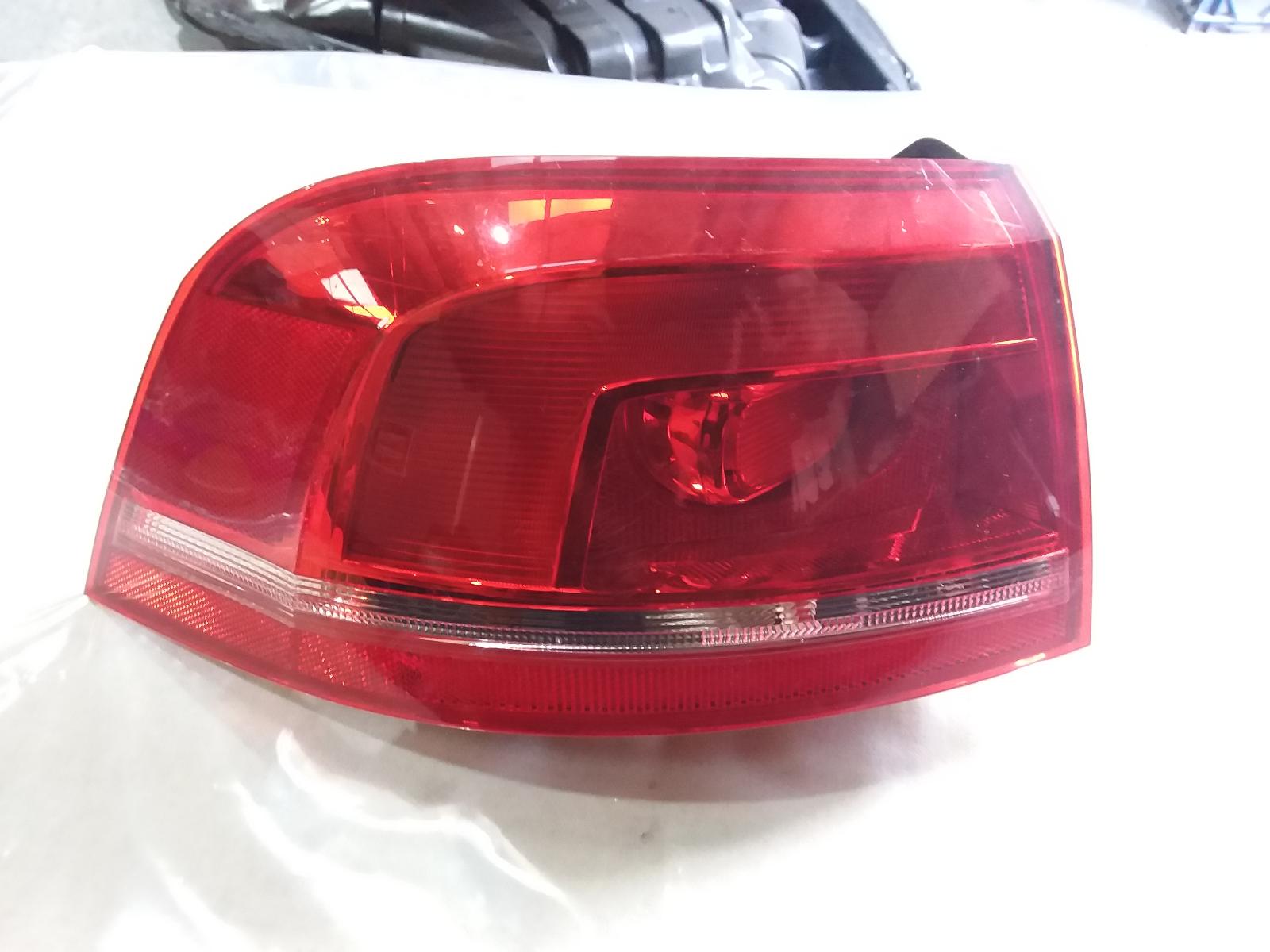 2012 Volkswagen Passat Left Taillight View Auto part Left Taillight Volkswagen Passat 2012