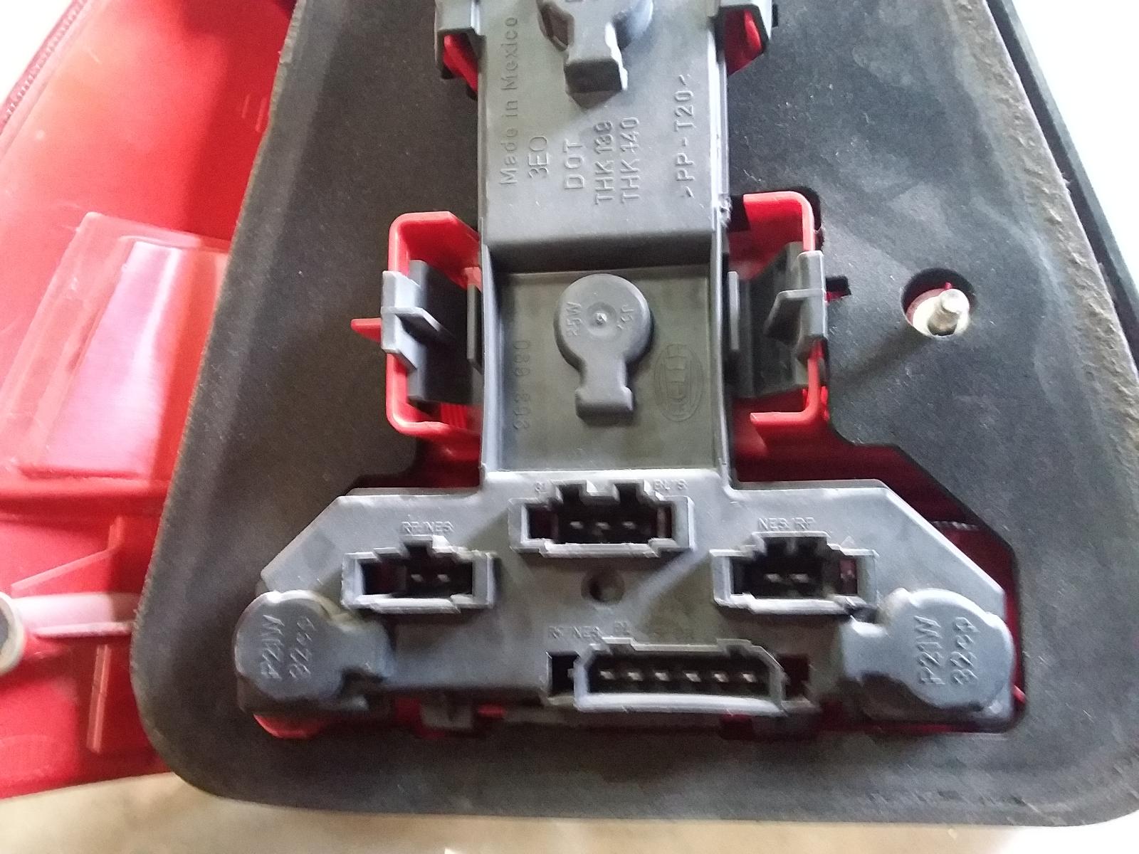 View Auto part Right Taillight Volkswagen Bora 2001