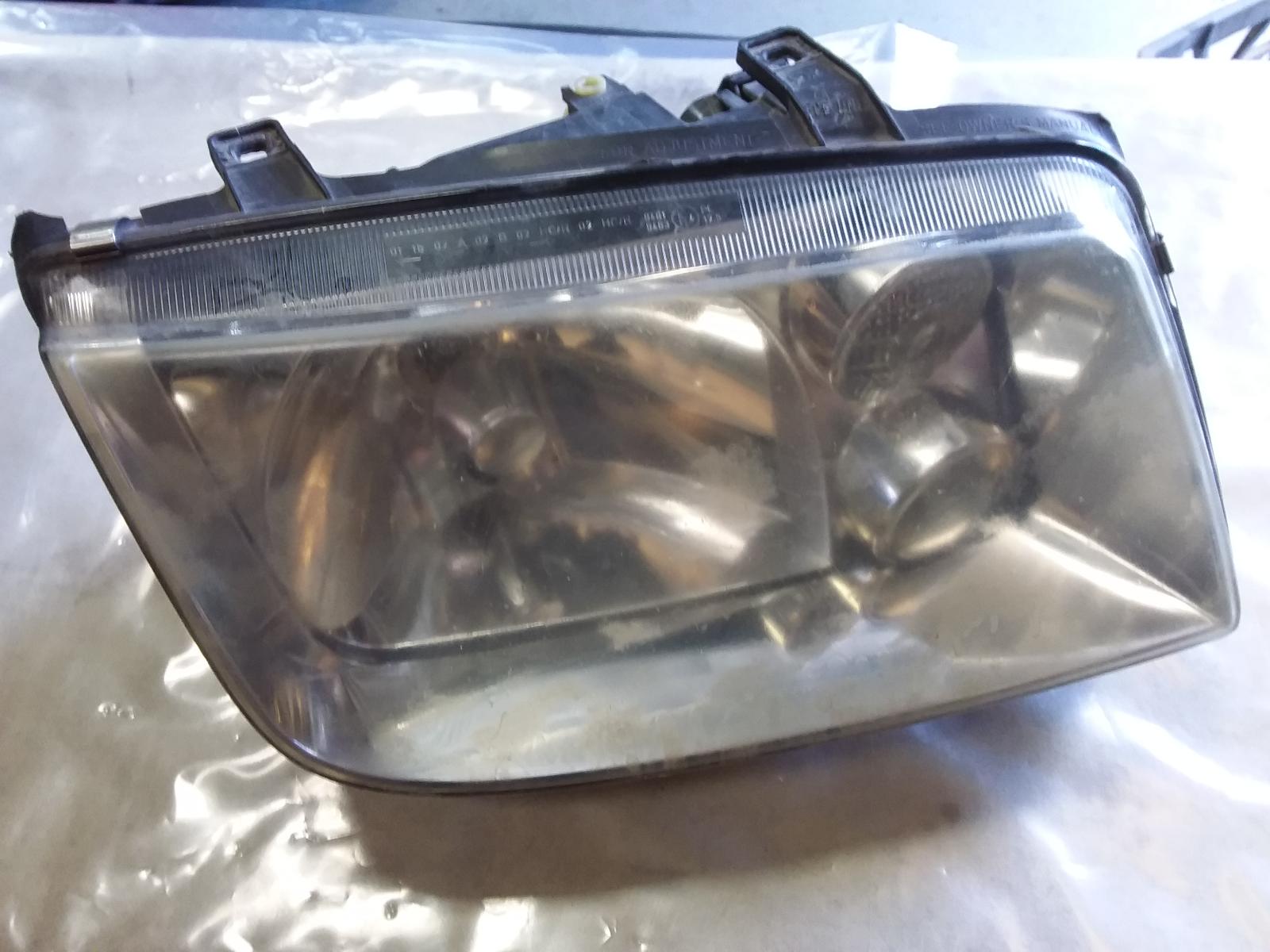 View Auto part Right Headlamp Volkswagen Bora 2001