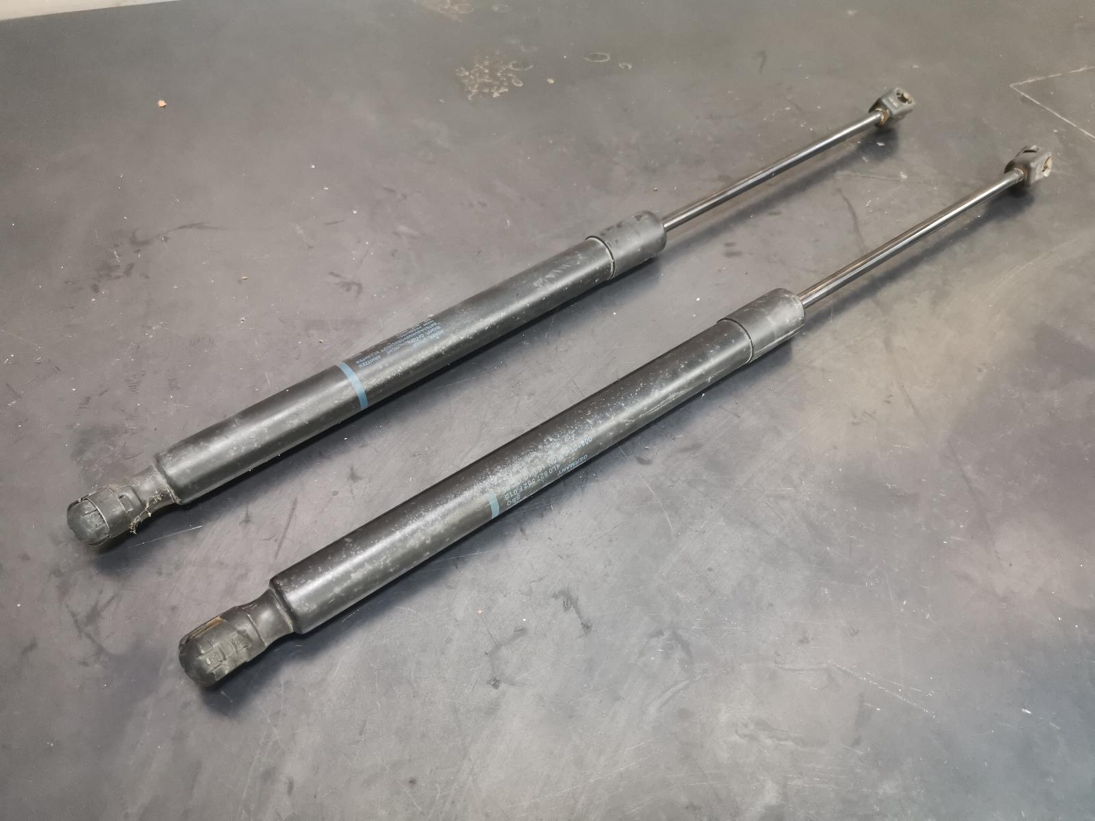 View Auto part Hatch Strut Audi Q7 2010