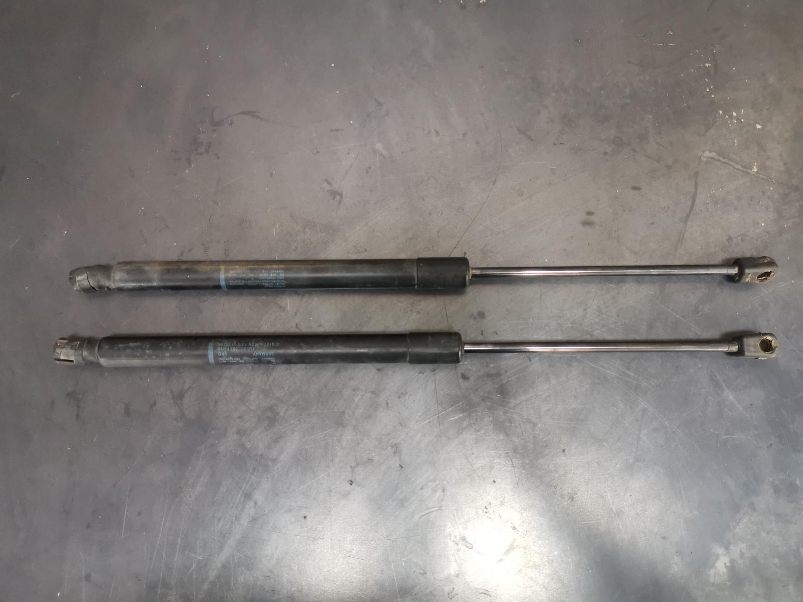 View Auto part Hatch Strut Audi Q7 2010