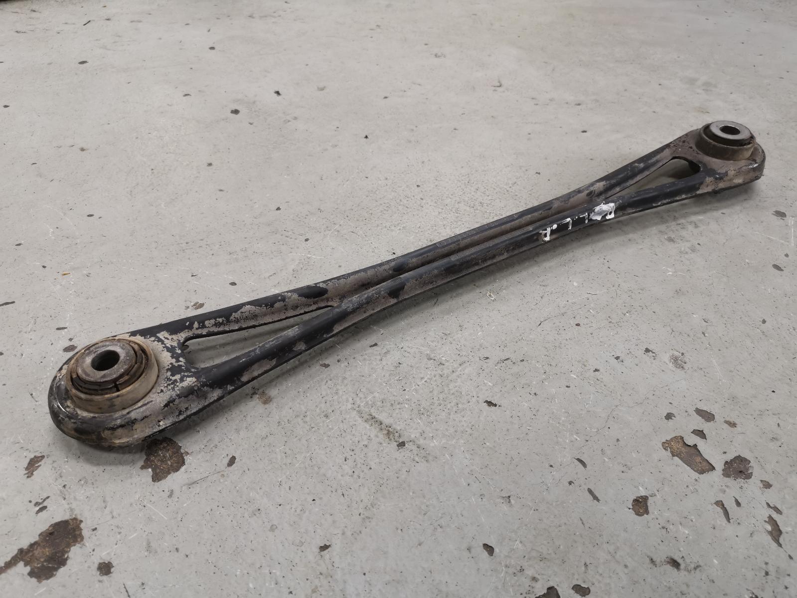 View Auto part Left Rear Trailing Arm Audi Q7 2010