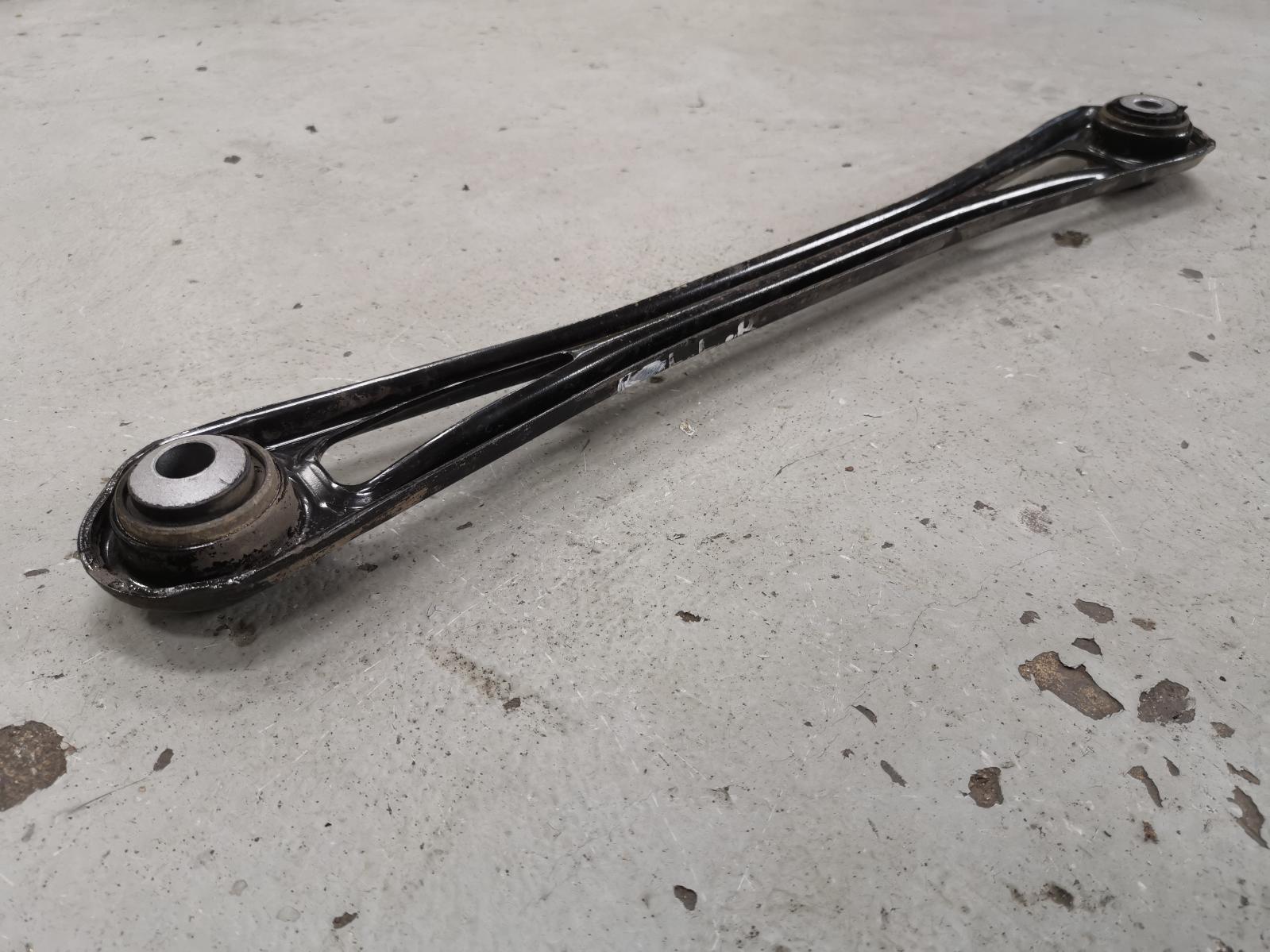 View Auto part Left Rear Trailing Arm Audi Q7 2010