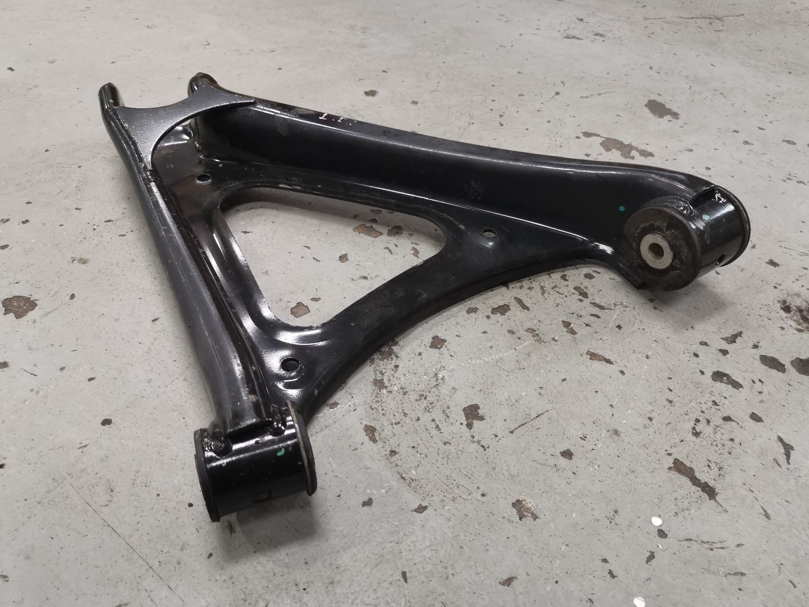 View Auto part Right Rear Trailing Arm Audi Q7 2010
