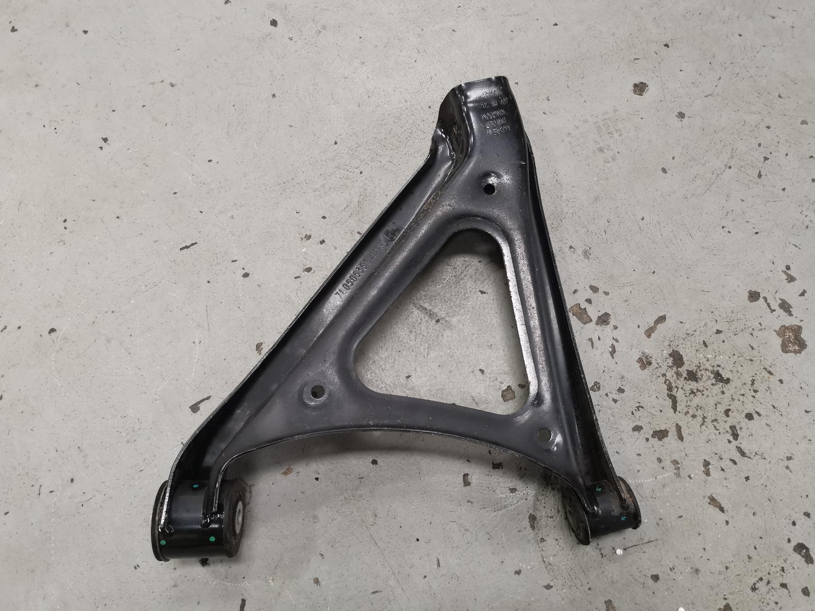 View Auto part Right Rear Trailing Arm Audi Q7 2010