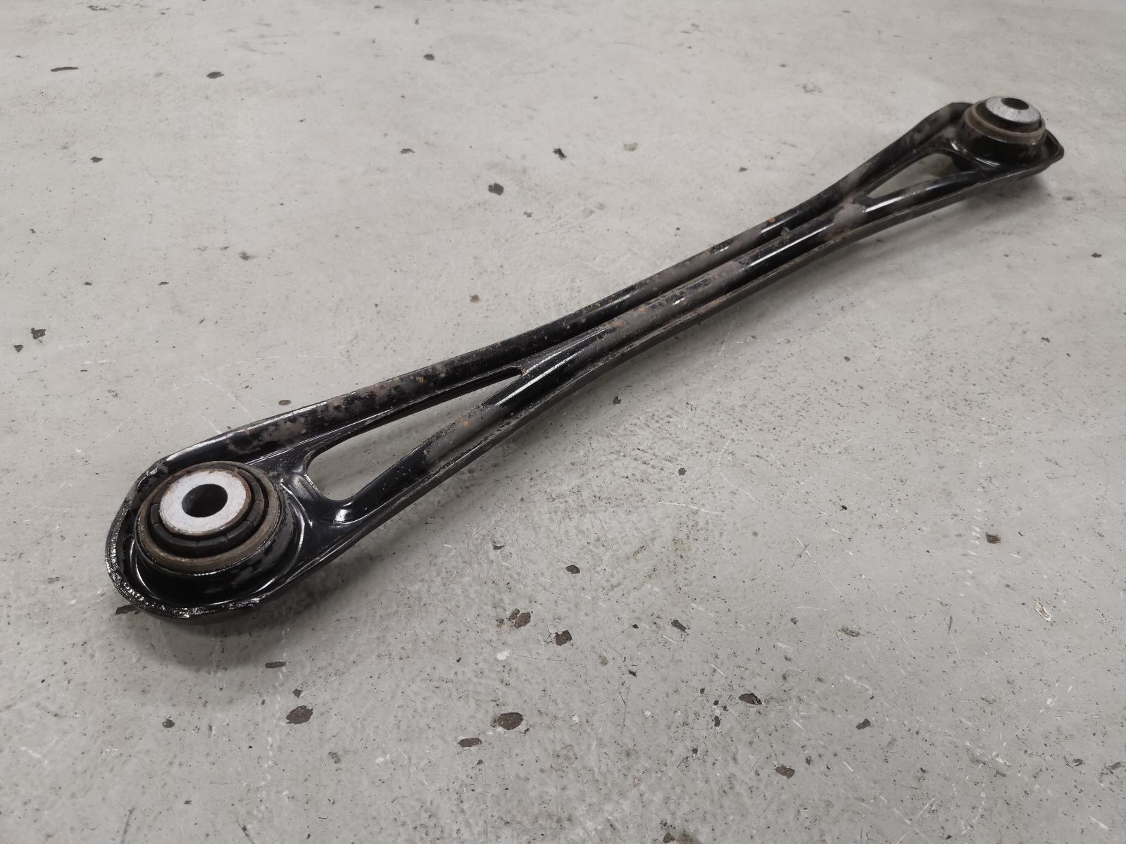 2010 Audi Q7 Right Rear Trailing Arm View Auto part Right Rear Trailing Arm Audi Q7 2010
