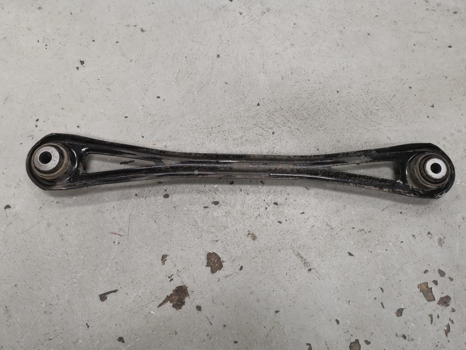 2010 Audi Q7 Right Rear Trailing Arm View Auto part Right Rear Trailing Arm Audi Q7 2010