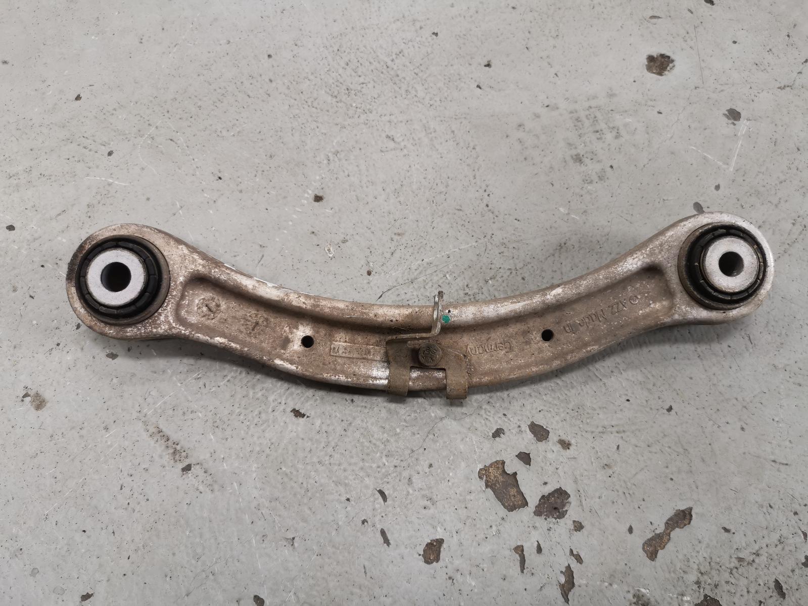 View Auto part Right Rear Trailing Arm Audi Q7 2010