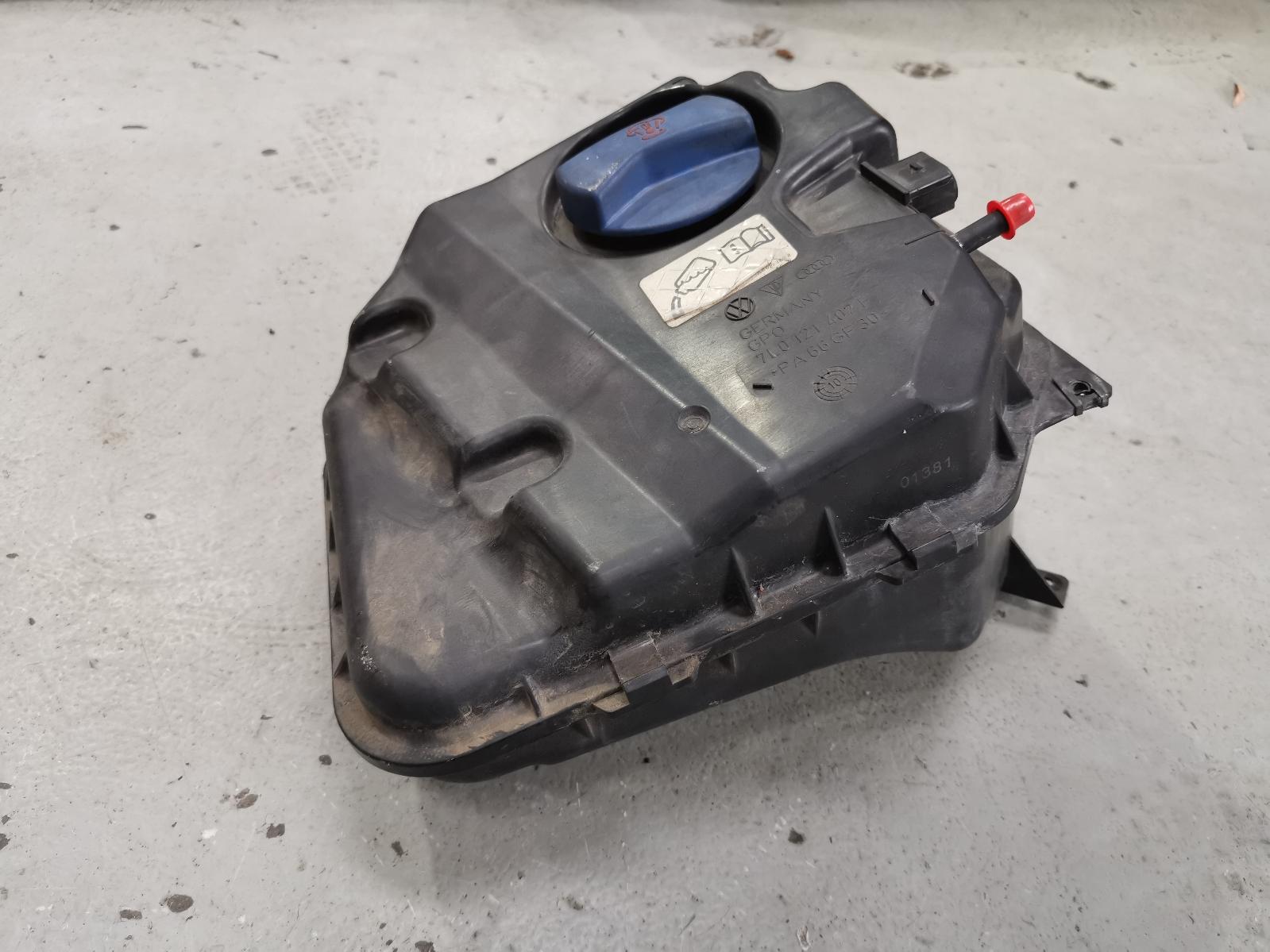 View Auto part Overflow Bottle Audi Q7 2010
