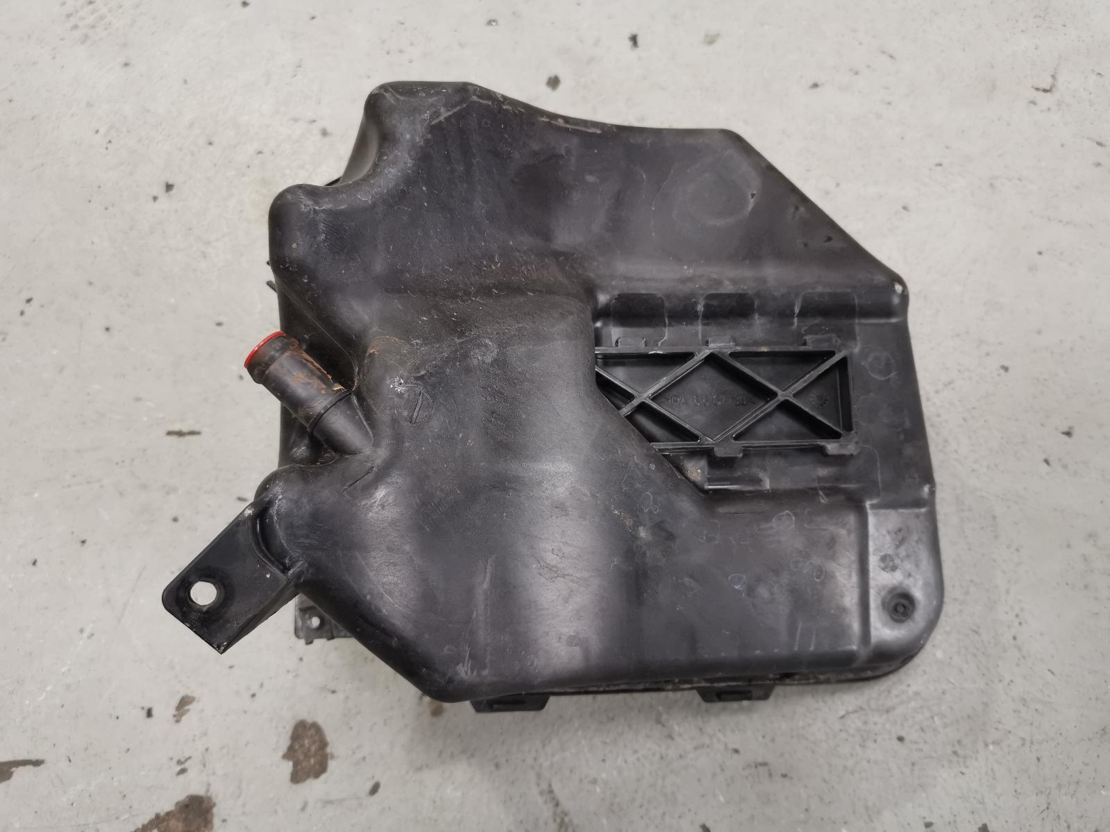View Auto part Overflow Bottle Audi Q7 2010
