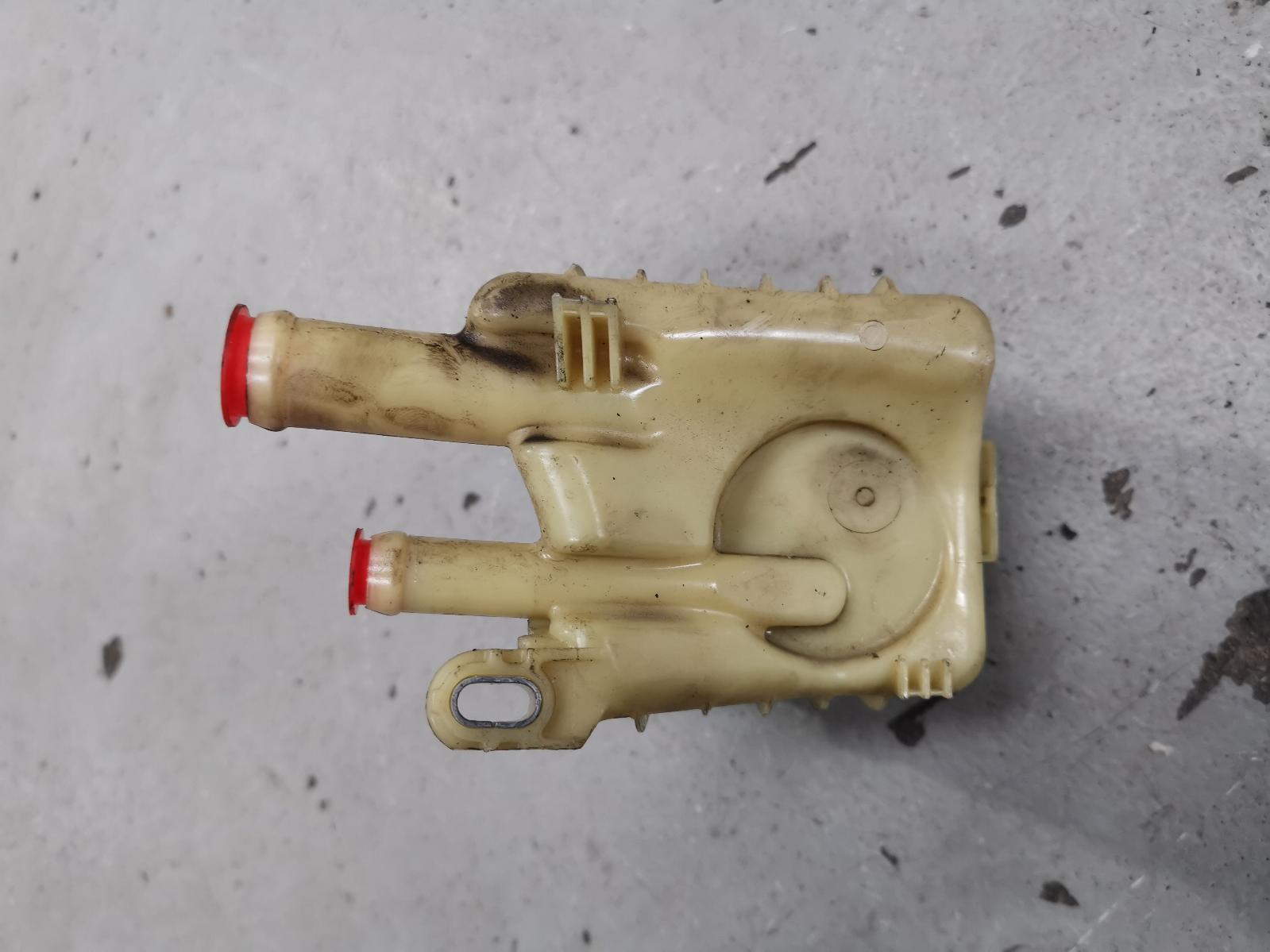 2010 Audi Q7 P/S Reservoir View Auto part P/S Reservoir Audi Q7 2010