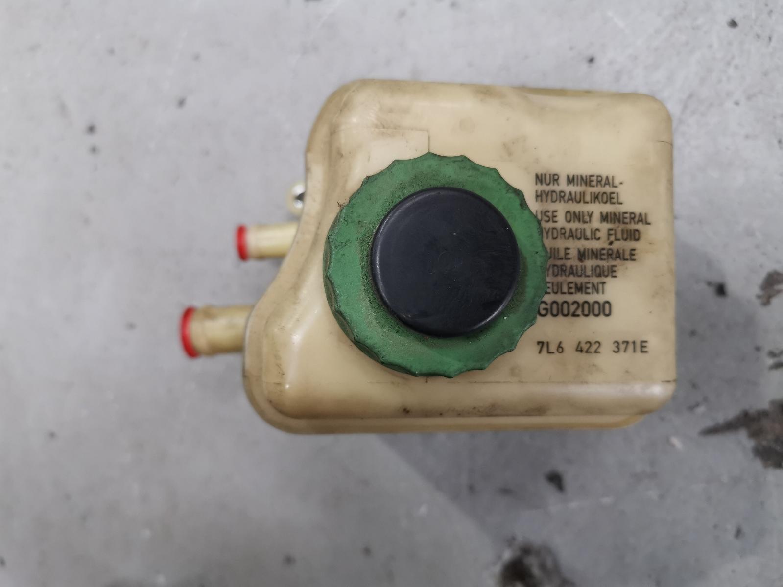 2010 Audi Q7 P/S Reservoir View Auto part P/S Reservoir Audi Q7 2010