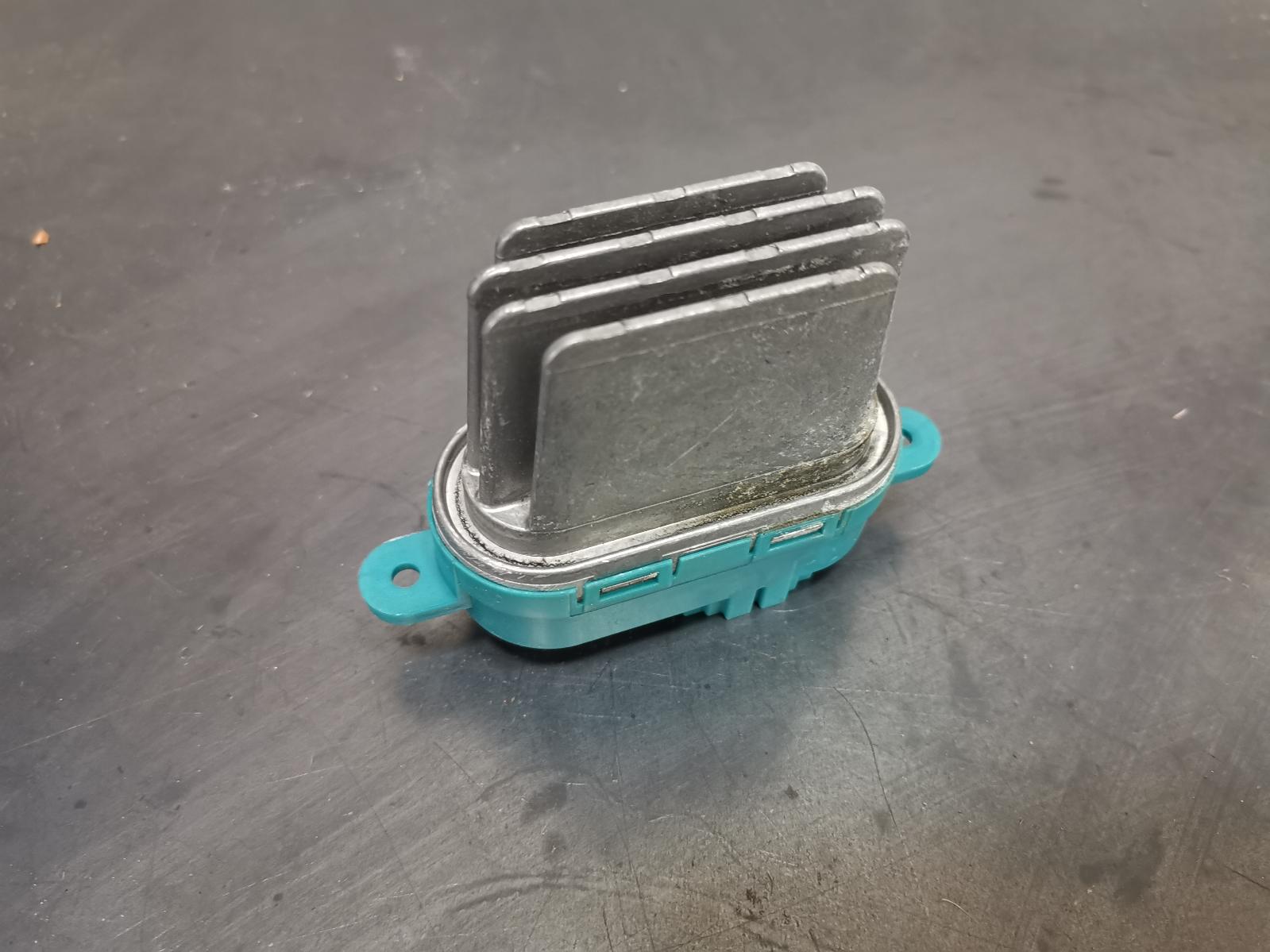View Auto part Fan Speed Resistor Audi Q7 2010