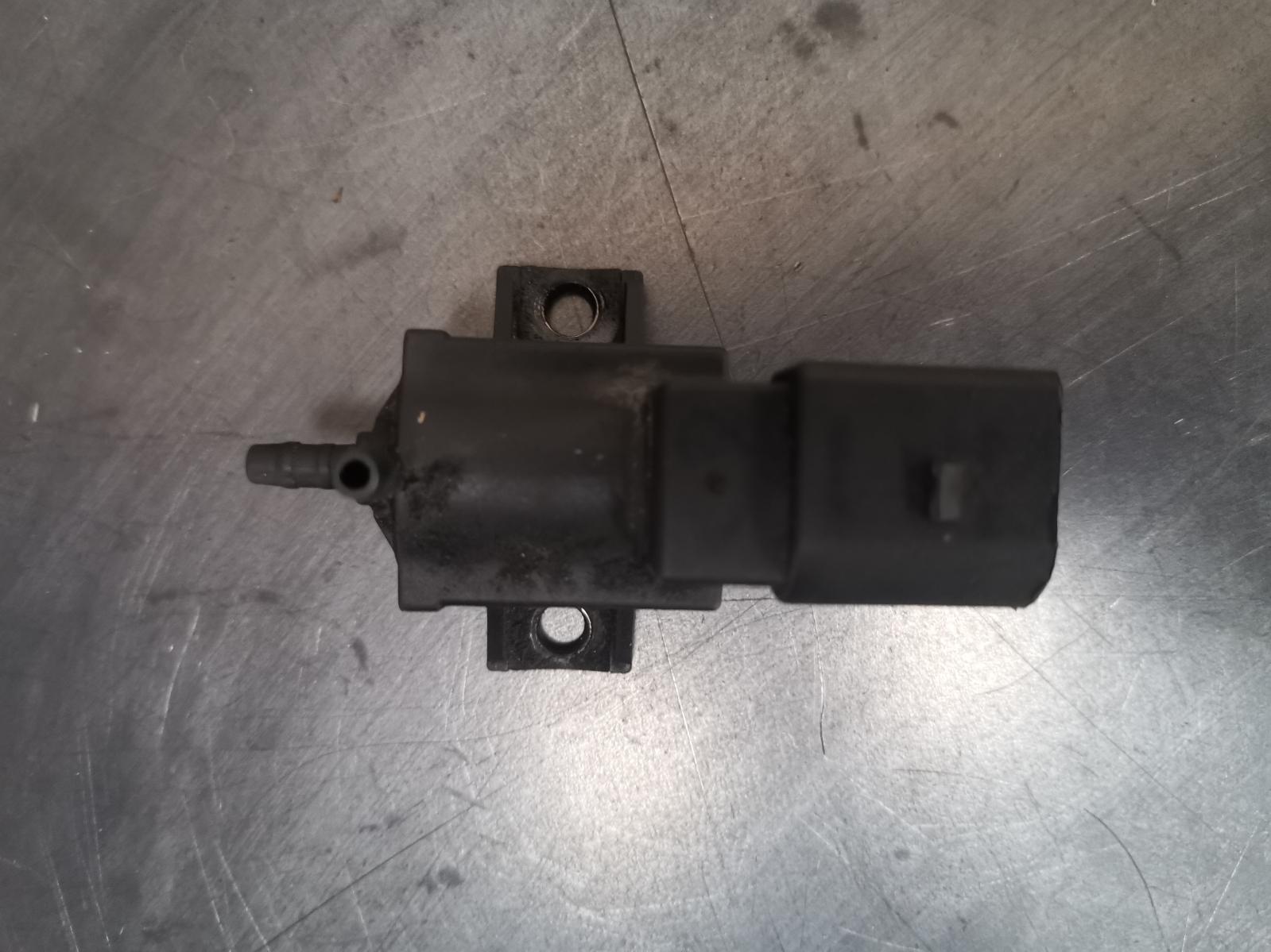 2010 Audi Q7 Solenoid View Auto part Solenoid Audi Q7 2010