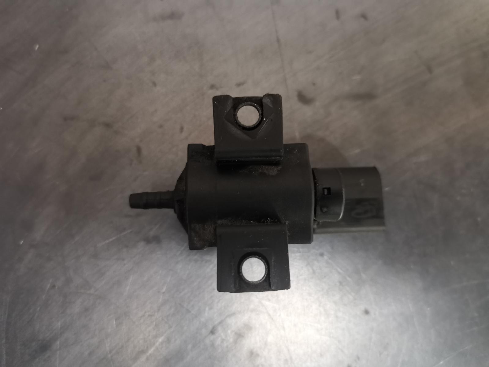 2010 Audi Q7 Solenoid View Auto part Solenoid Audi Q7 2010