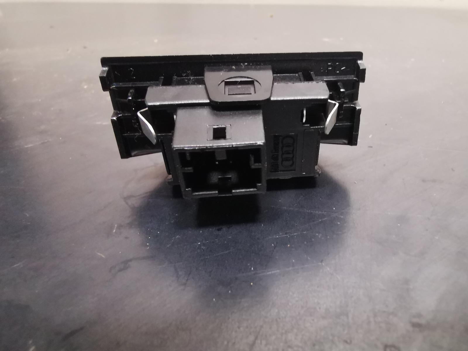 View Auto part Misc Audi Q7 2010