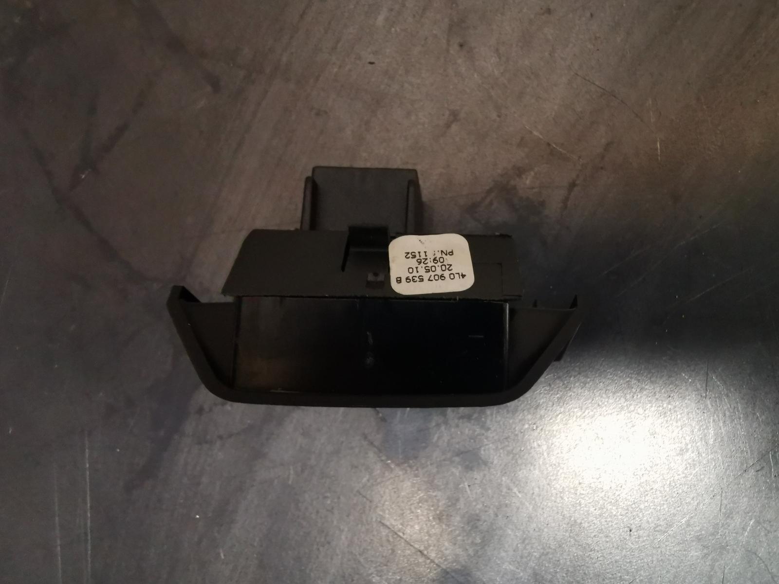 View Auto part Misc Audi Q7 2010