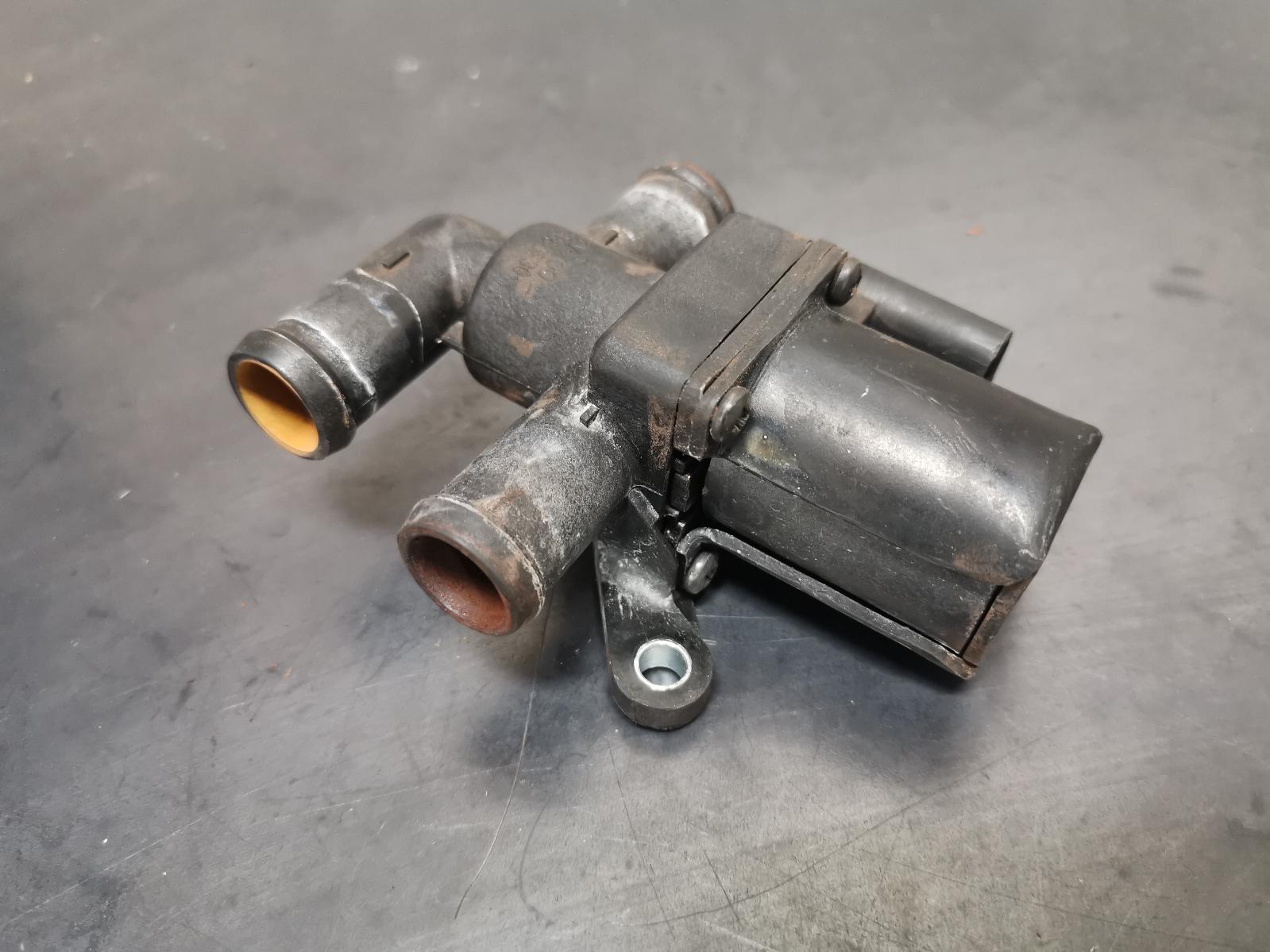 2010 Audi Q7 Solenoid View Auto part Solenoid Audi Q7 2010