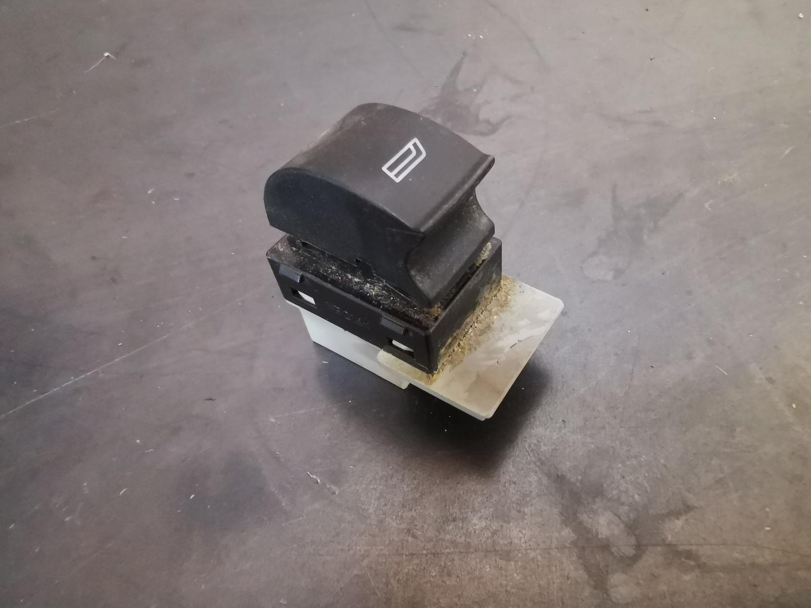 View Auto part Misc Switch/Relay Audi A3 2003