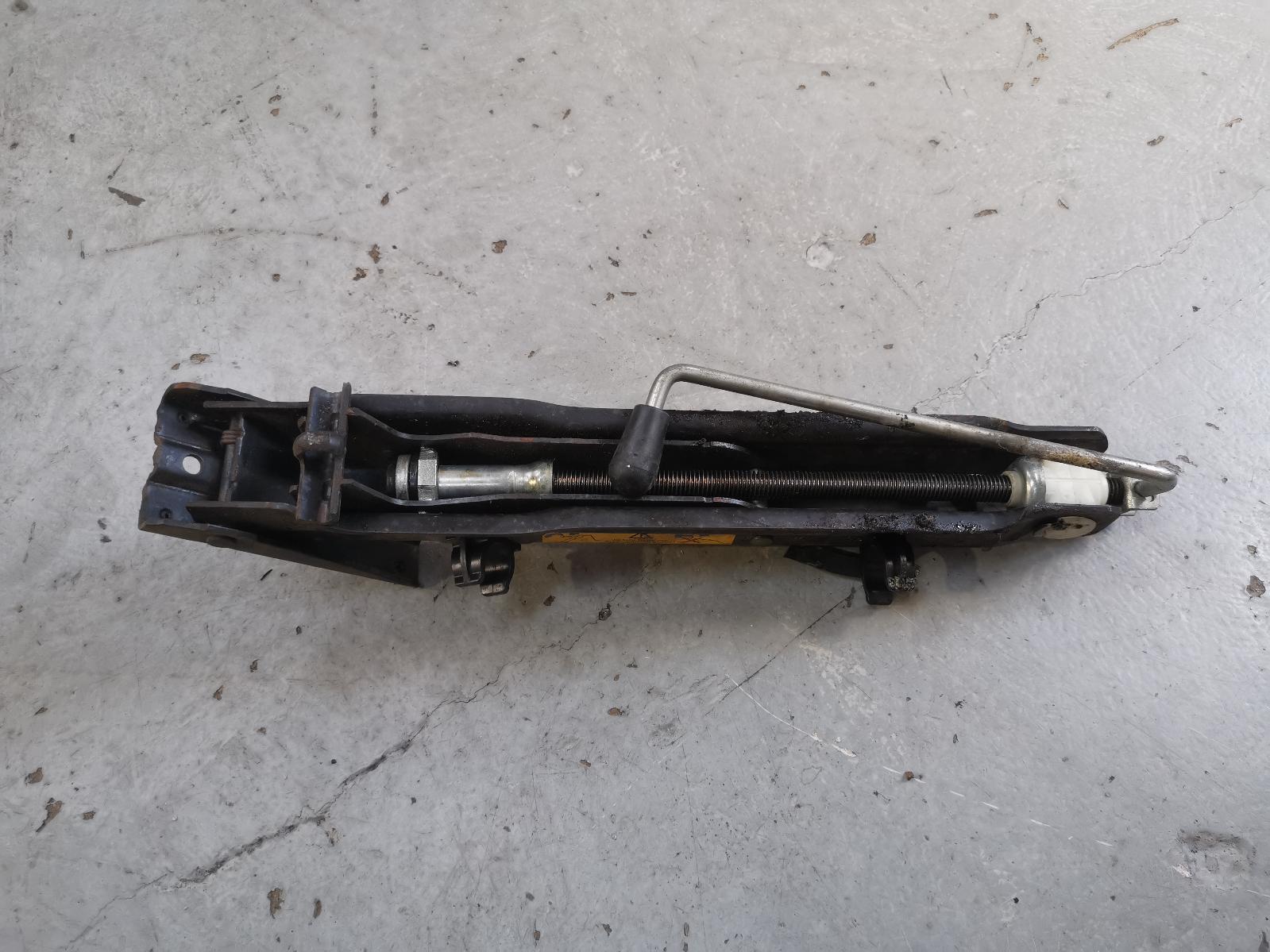 2007 Mercedes M Class Jack View Auto part Jack Mercedes M Class 2007