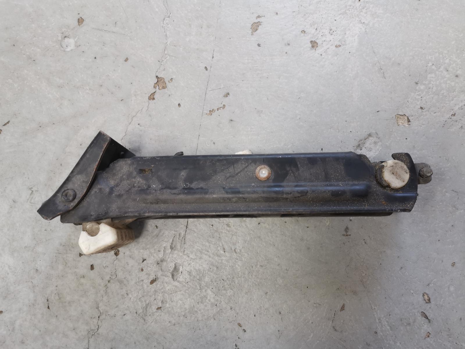 View Auto part Jack Mercedes C Class 2007
