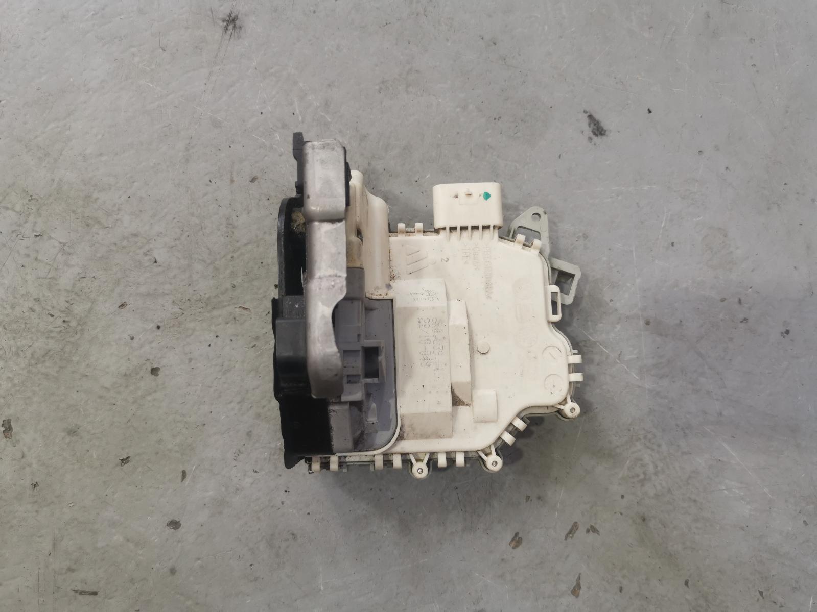 View Auto part Door/Boot/Gate Lock Audi Q7 2010