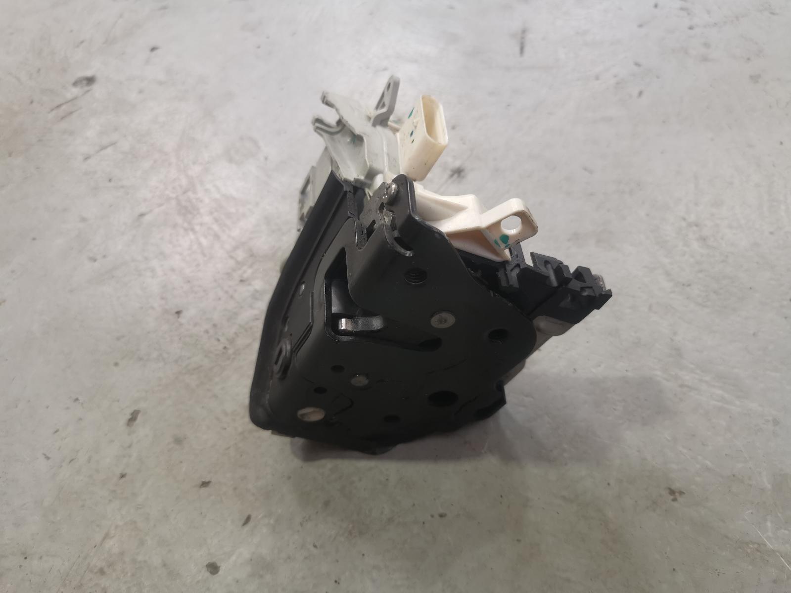 View Auto part Door/Boot/Gate Lock Audi Q7 2010