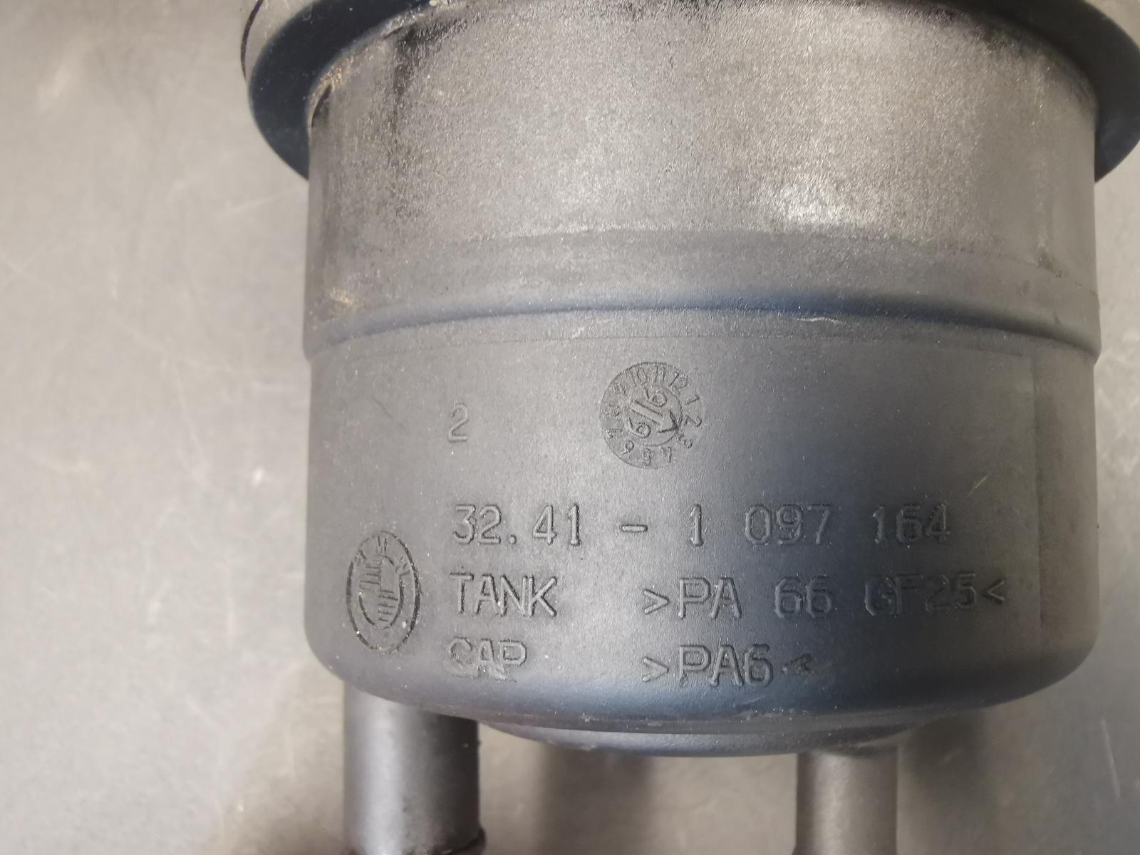 View Auto part P/S Reservoir Bmw 3 Series 2000