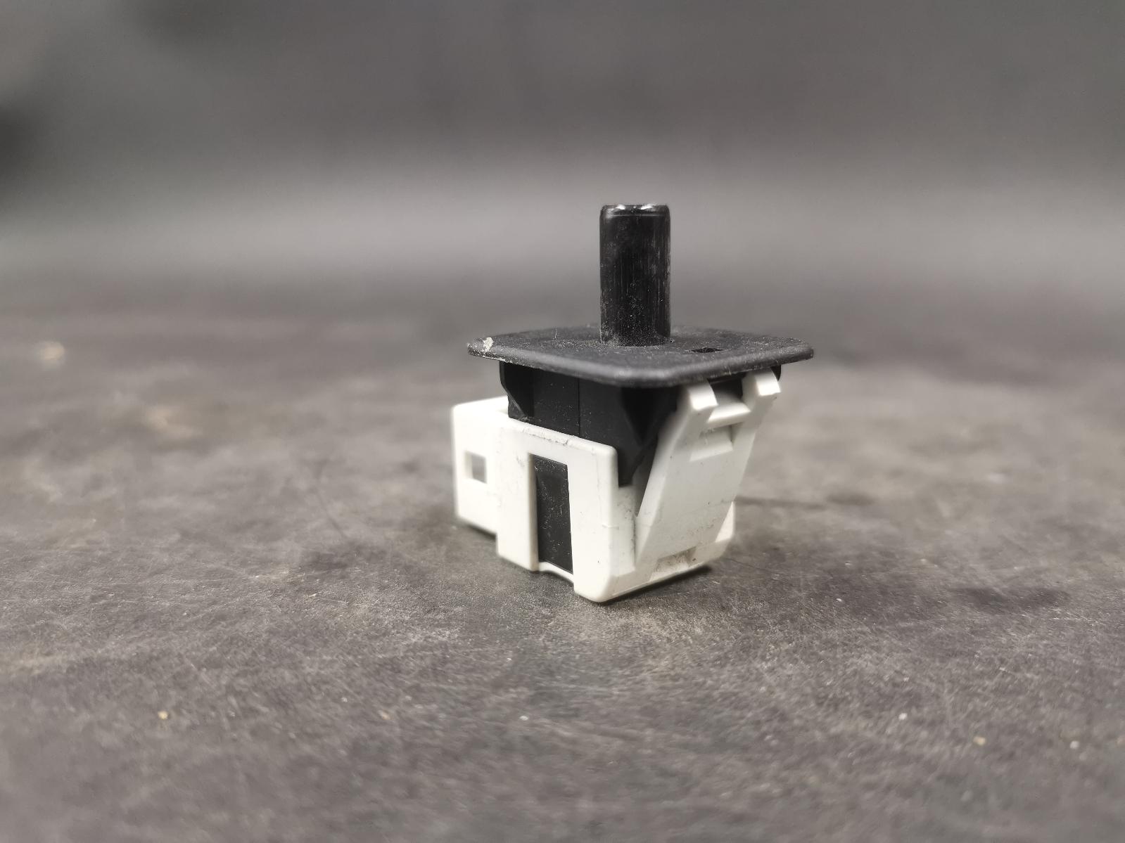 View Auto part Misc Switch/Relay Mercedes S Class 2003