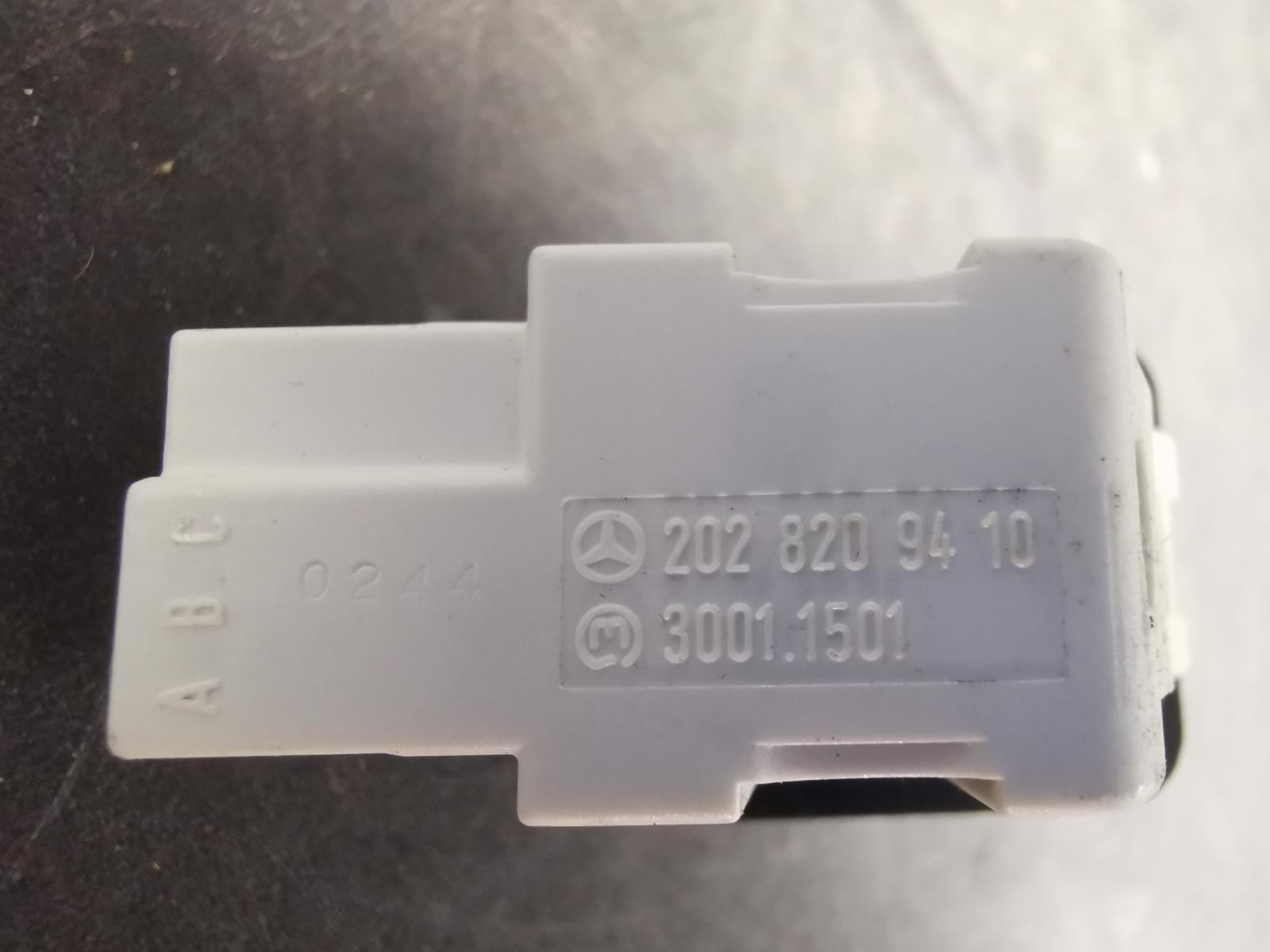 View Auto part Misc Switch/Relay Mercedes S Class 2003