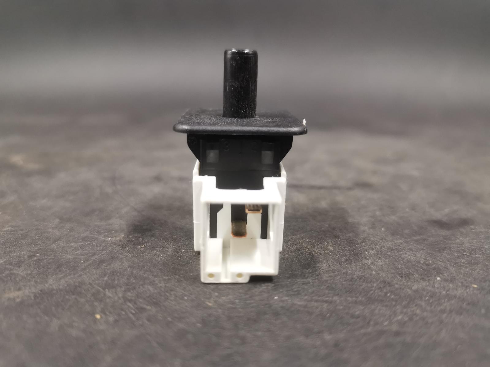 View Auto part Misc Switch/Relay Mercedes S Class 2003