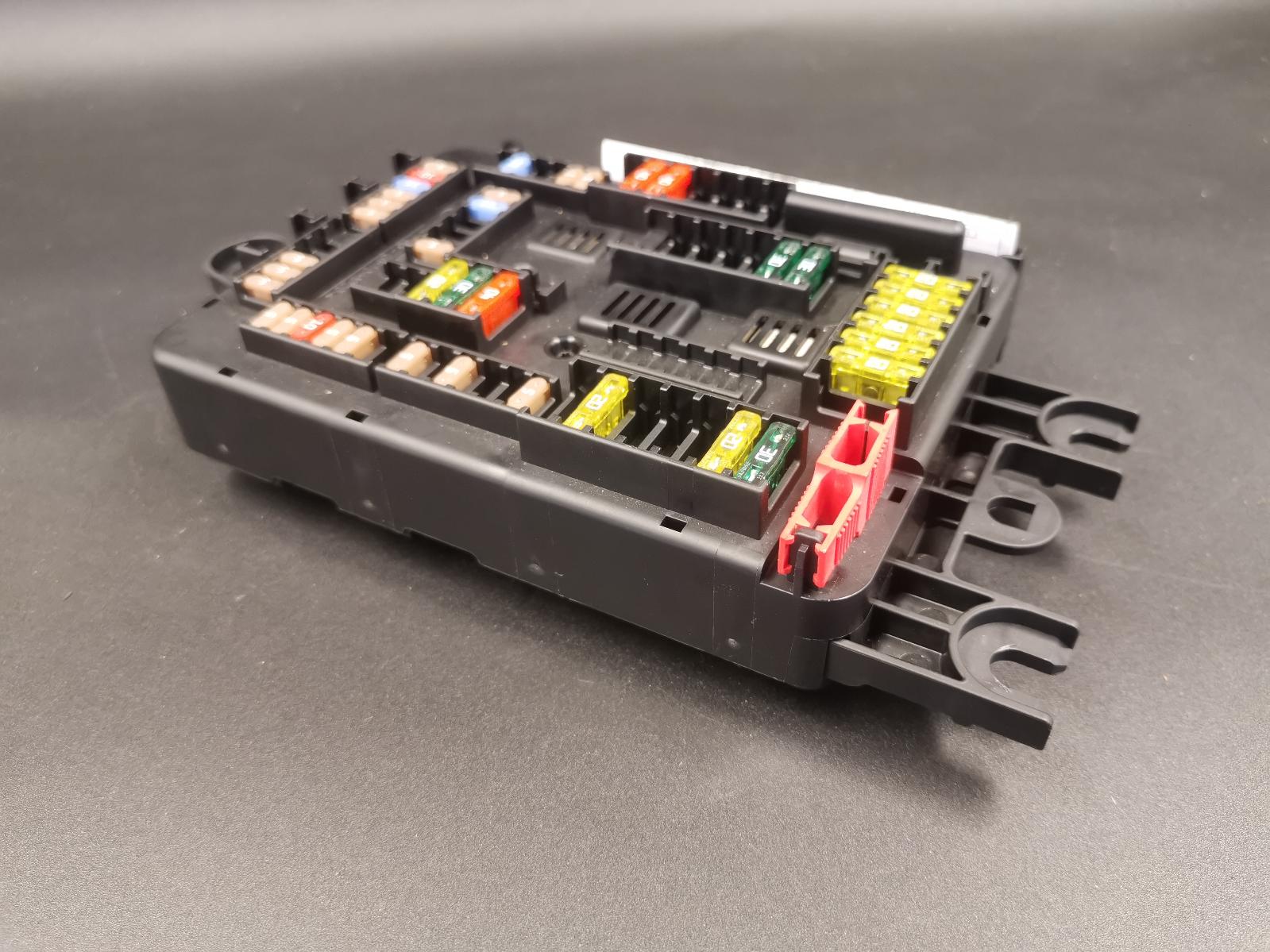 View Auto part Fuse Box Bmw 1 Series 2013