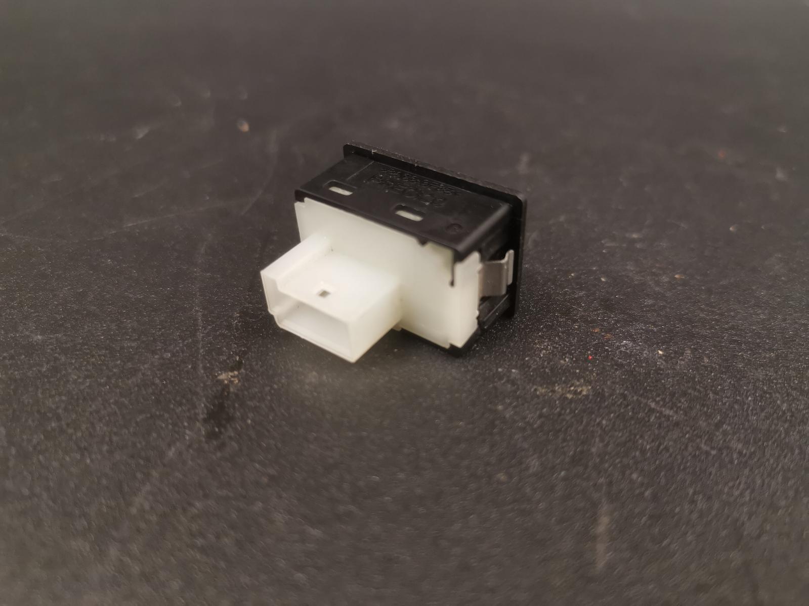 View Auto part Misc Switch/Relay Bmw 1 Series 2013