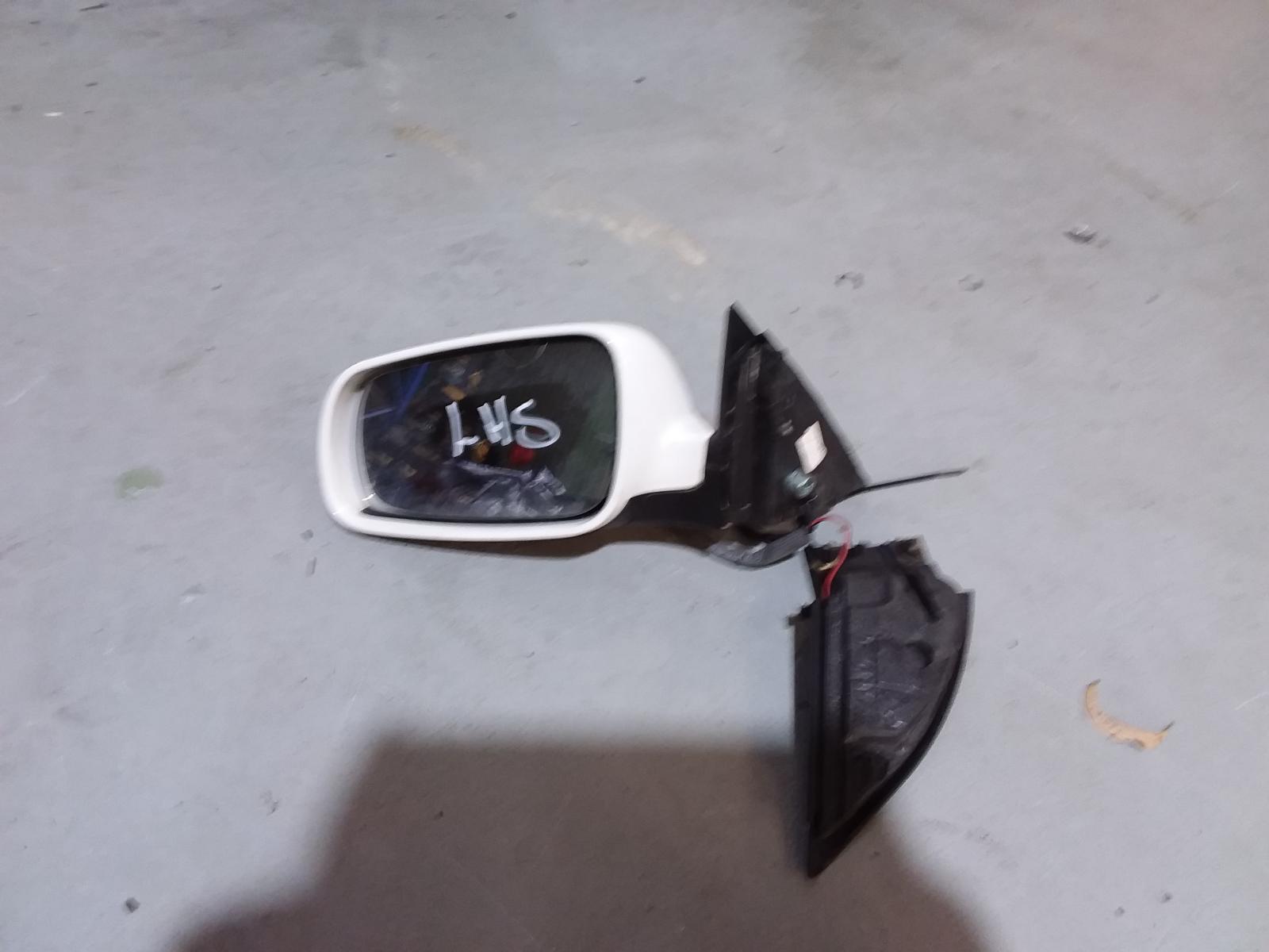 2002 Volkswagen Passat Left Door Mirror View Auto part Left Door Mirror Volkswagen Passat 2002