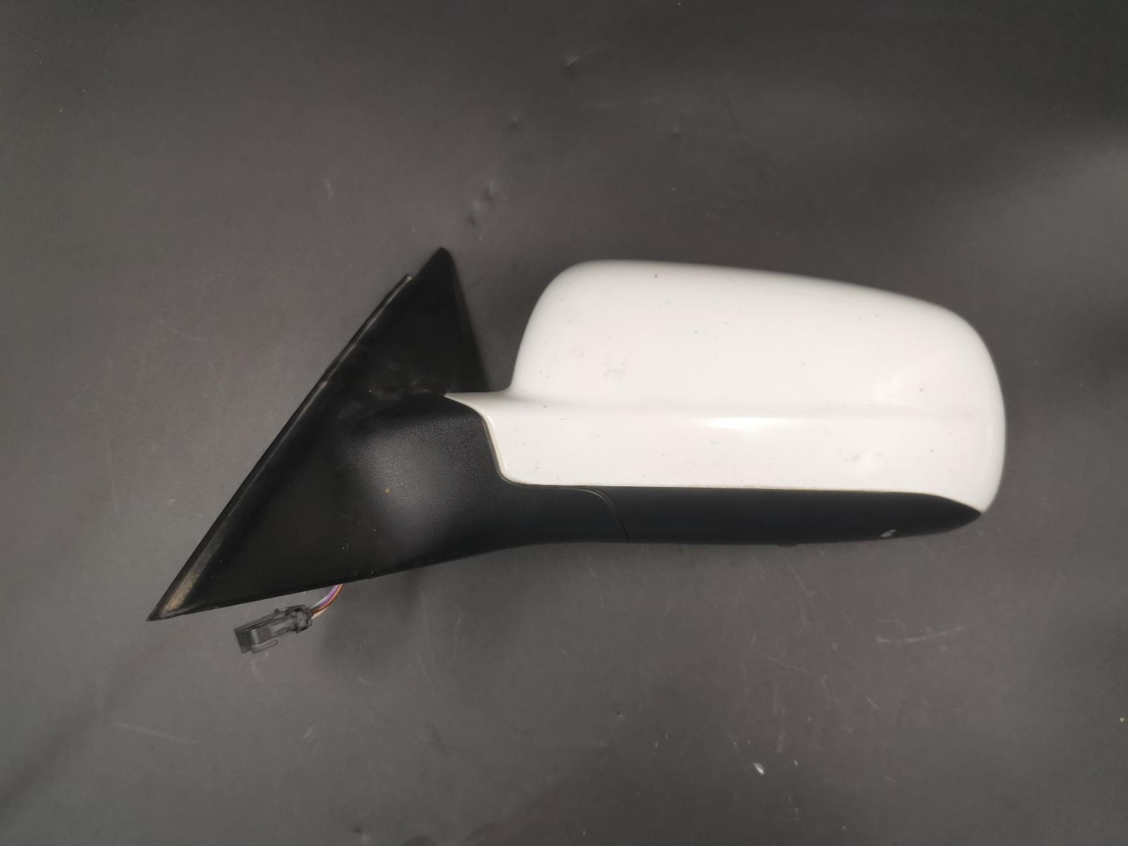 2002 Volkswagen Passat Left Door Mirror View Auto part Left Door Mirror Volkswagen Passat 2002