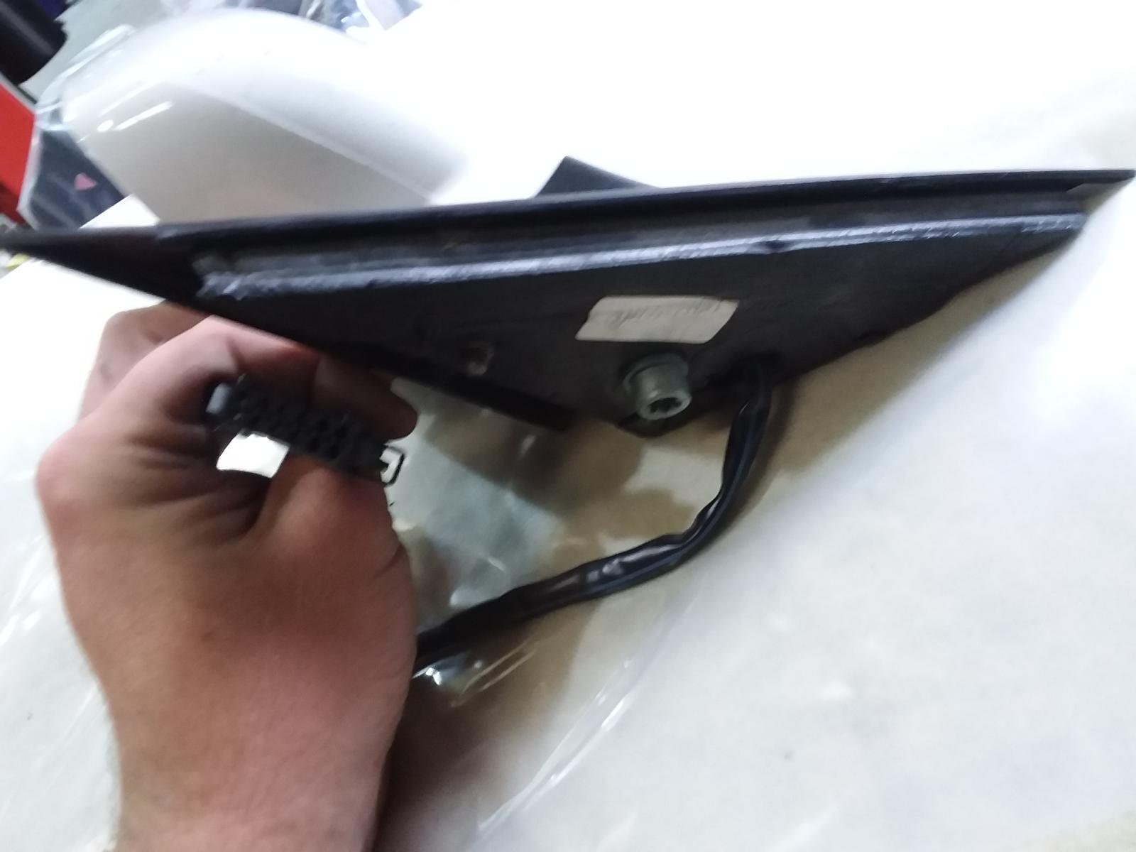 2002 Volkswagen Passat Left Door Mirror View Auto part Left Door Mirror Volkswagen Passat 2002