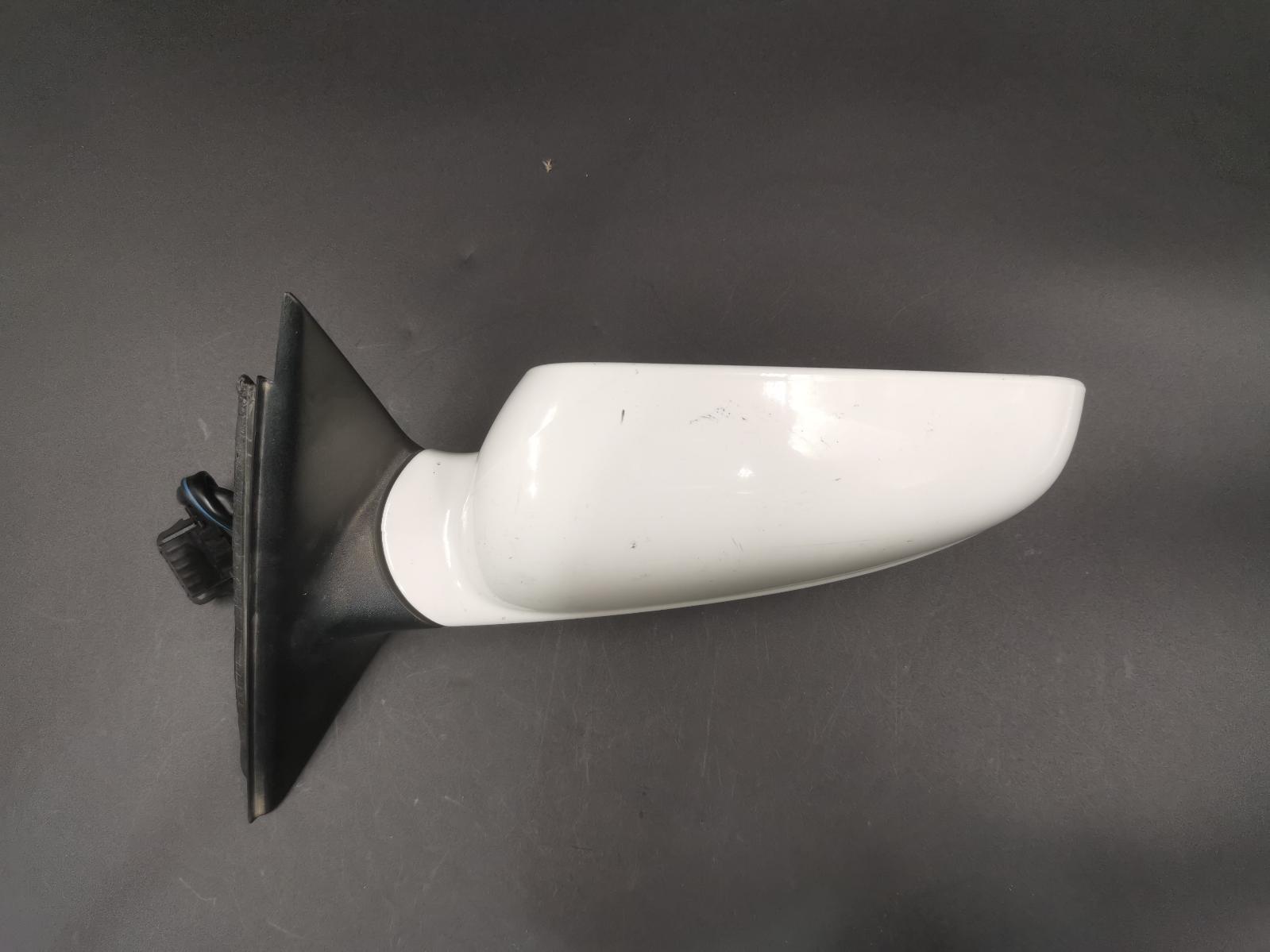 2002 Volkswagen Passat Left Door Mirror View Auto part Left Door Mirror Volkswagen Passat 2002