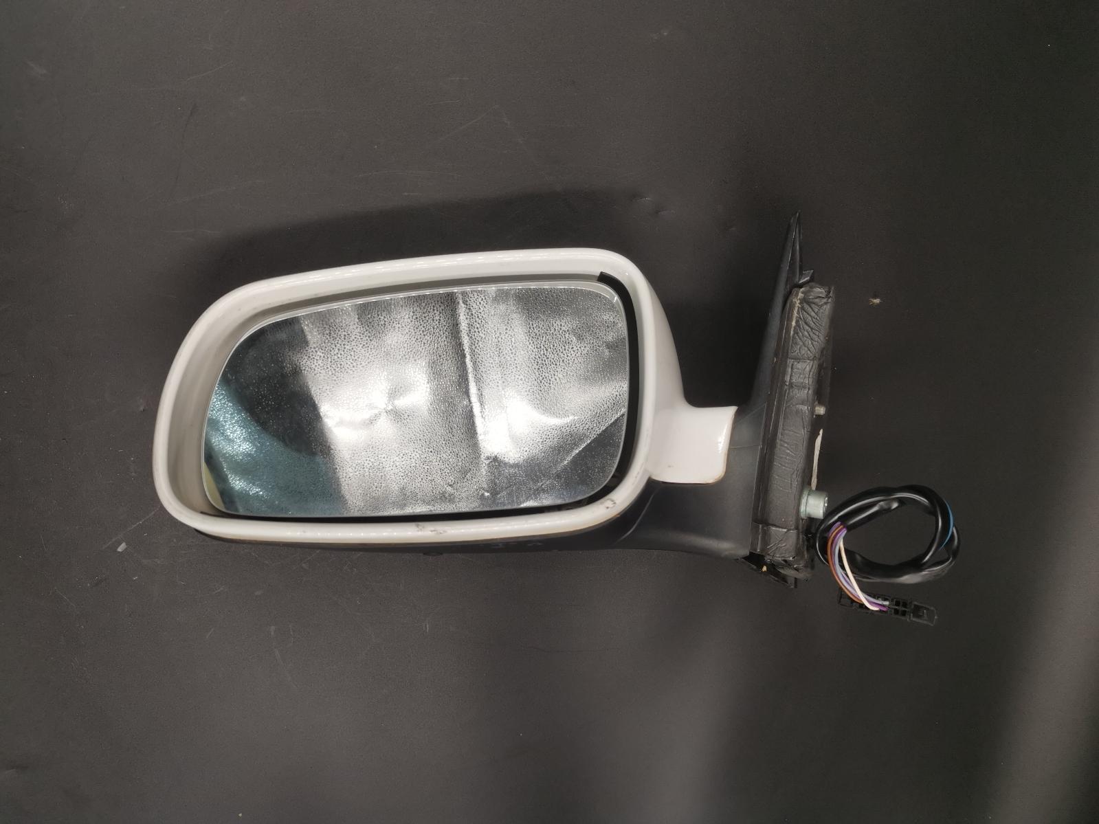 2002 Volkswagen Passat Left Door Mirror View Auto part Left Door Mirror Volkswagen Passat 2002